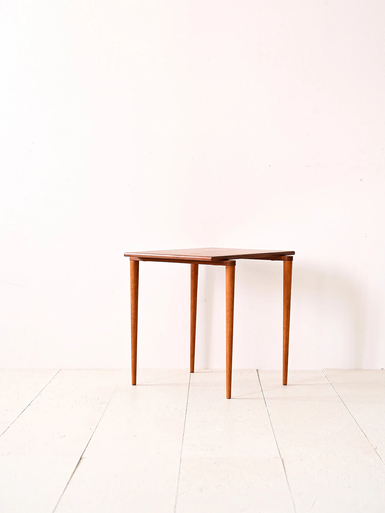 Tavolino danese in teak con gambe coniche, anni '60 3
