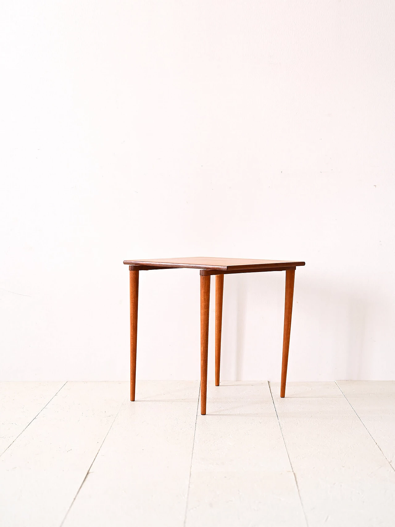 Tavolino danese in teak con gambe coniche, anni '60 4