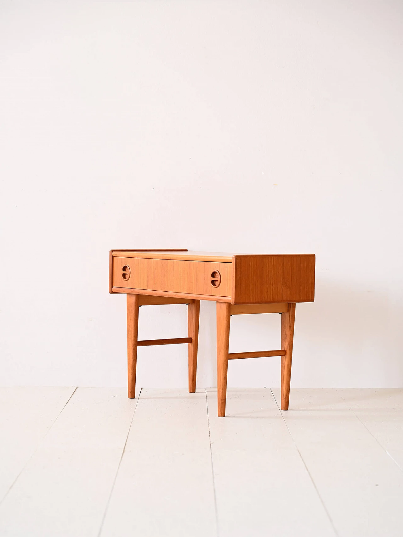 Tavolino scandinavo in teak con cassetto, anni '60 4