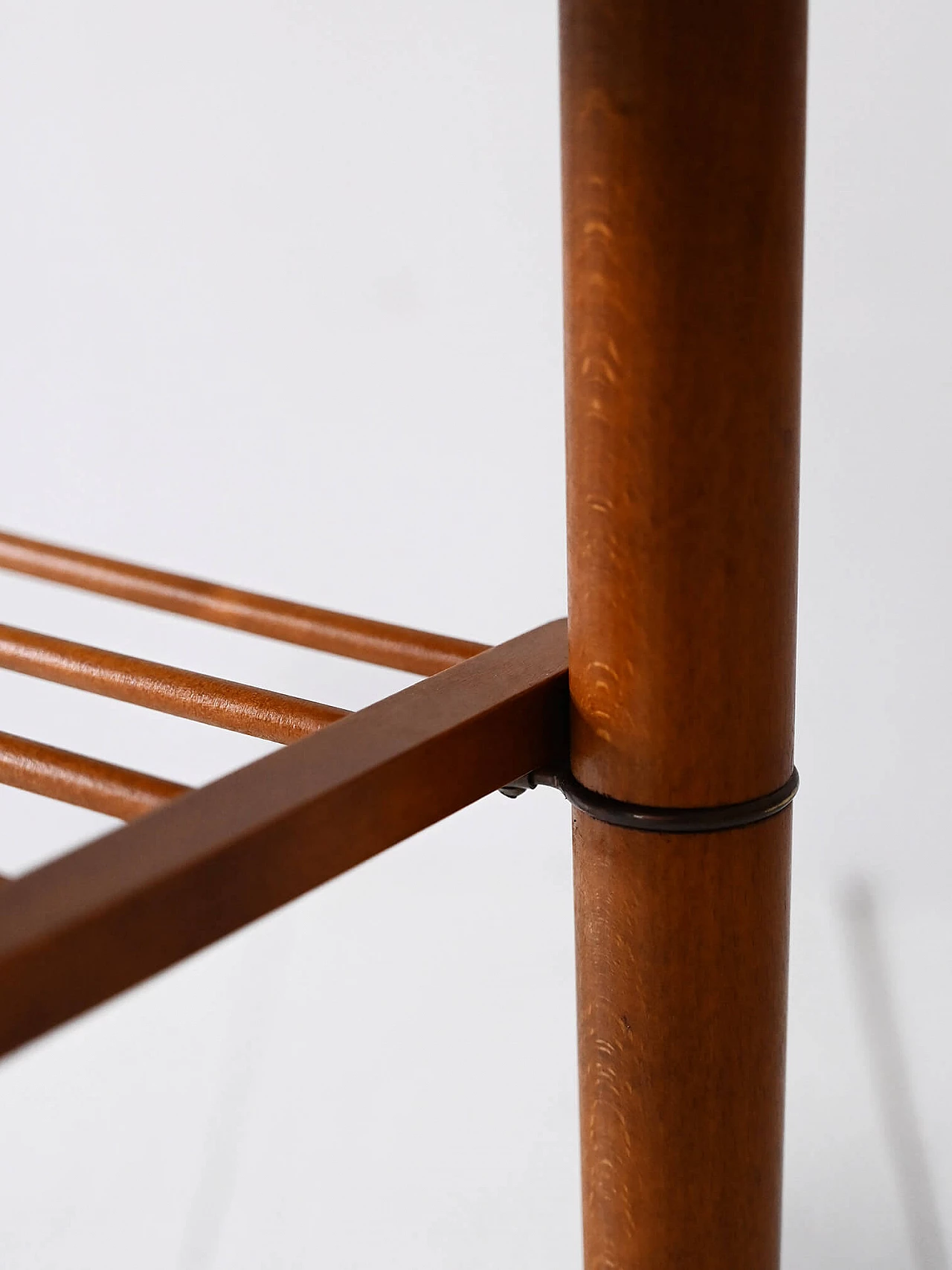 Tavolino scandinavo in teak con rotelle, anni '60 9