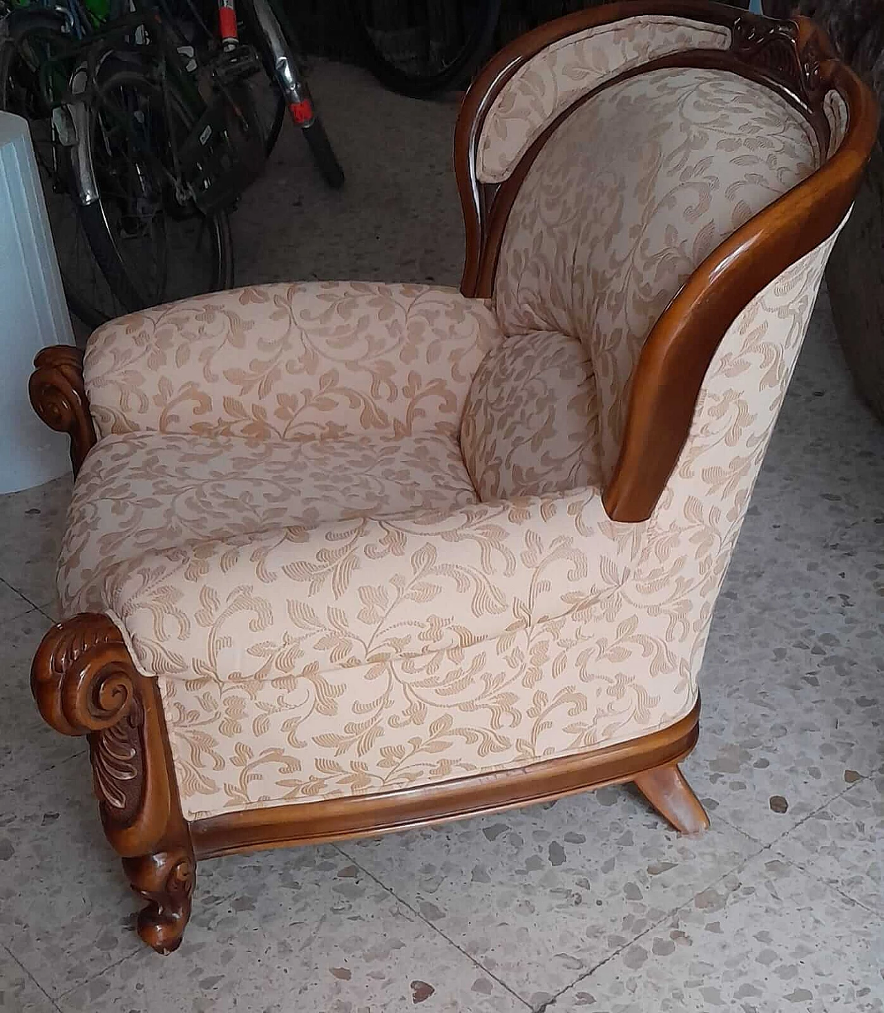Wood and powder-pink damask fabric armchair, 1950s 3