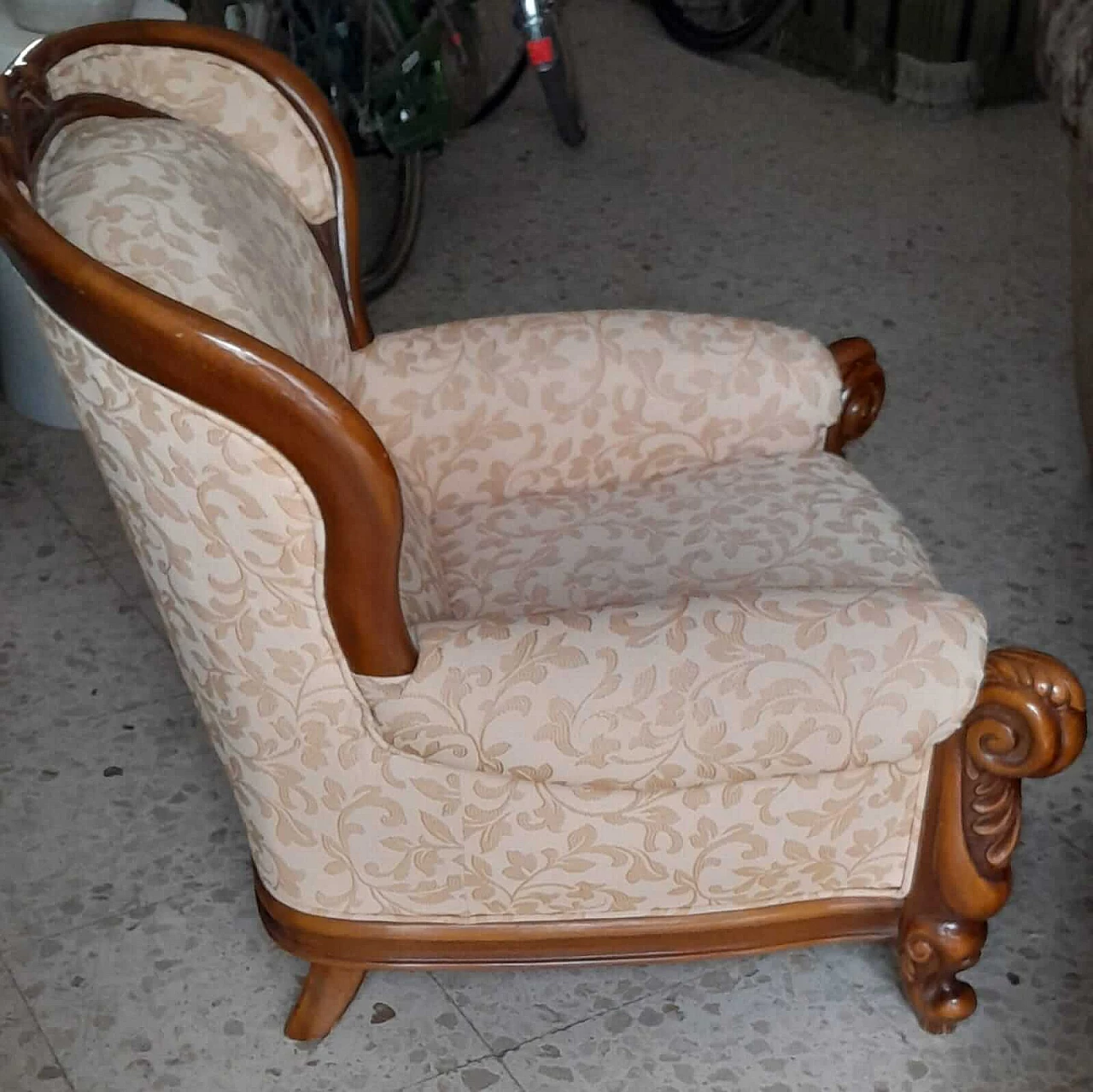 Wood and powder-pink damask fabric armchair, 1950s 4