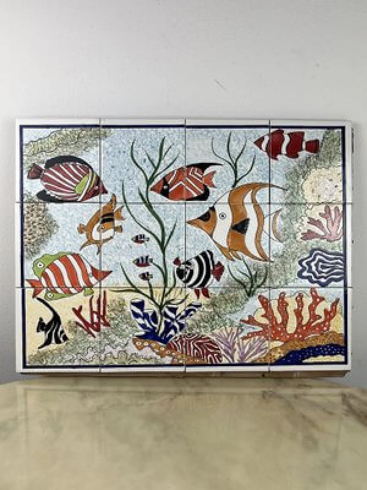 Pannello in ceramica decorata a mano con pesci, anni '80 1