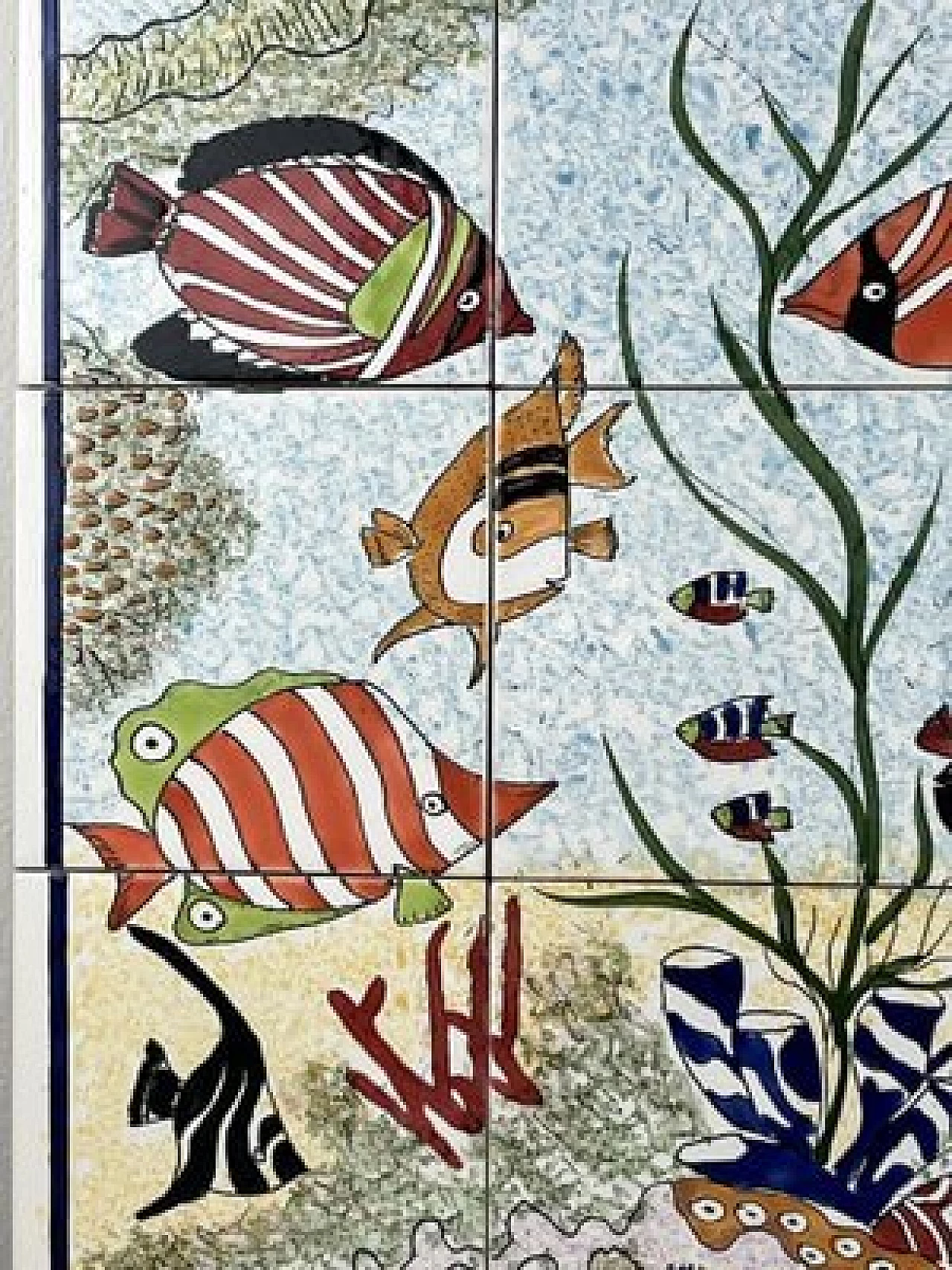 Pannello in ceramica decorata a mano con pesci, anni '80 7