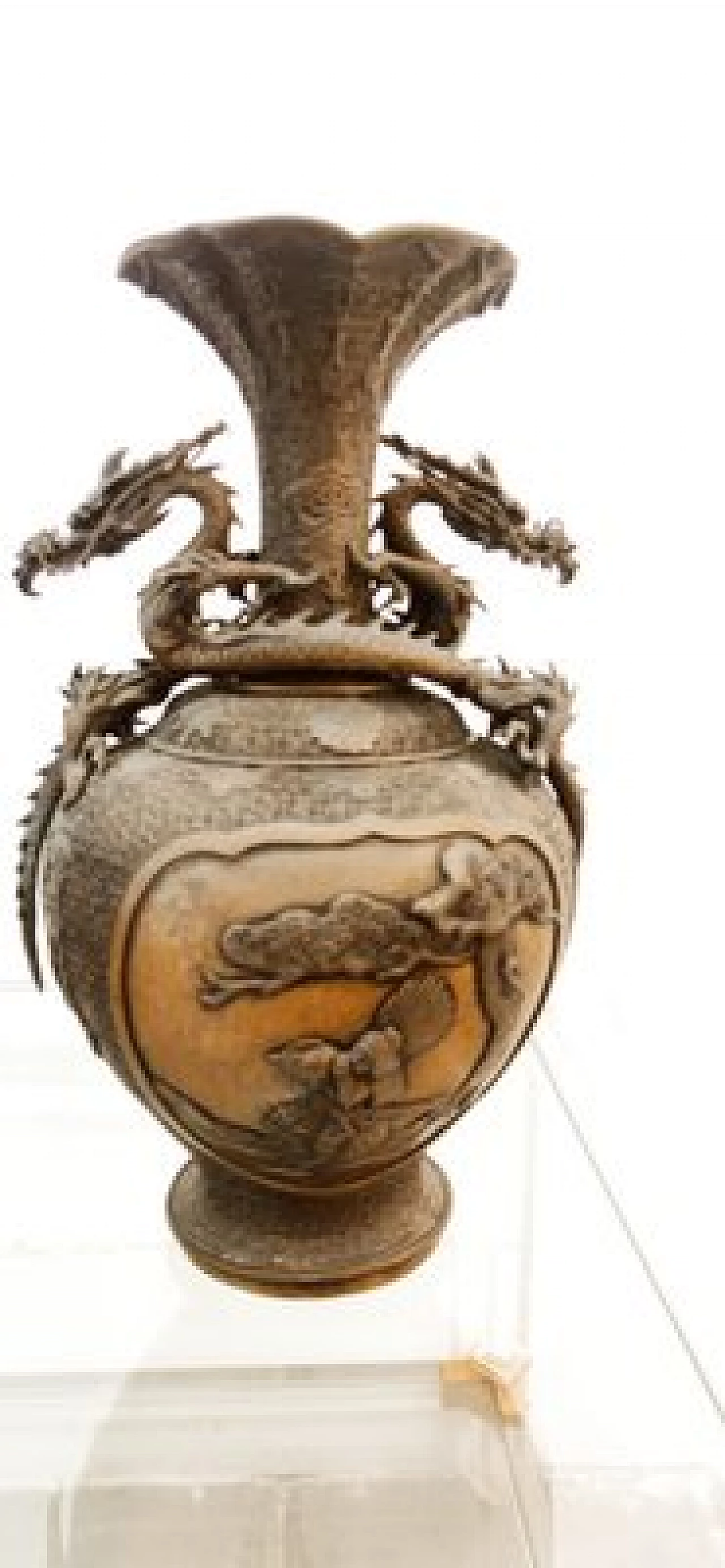 Coppia di vasi giapponesi in bronzo con draghi 10