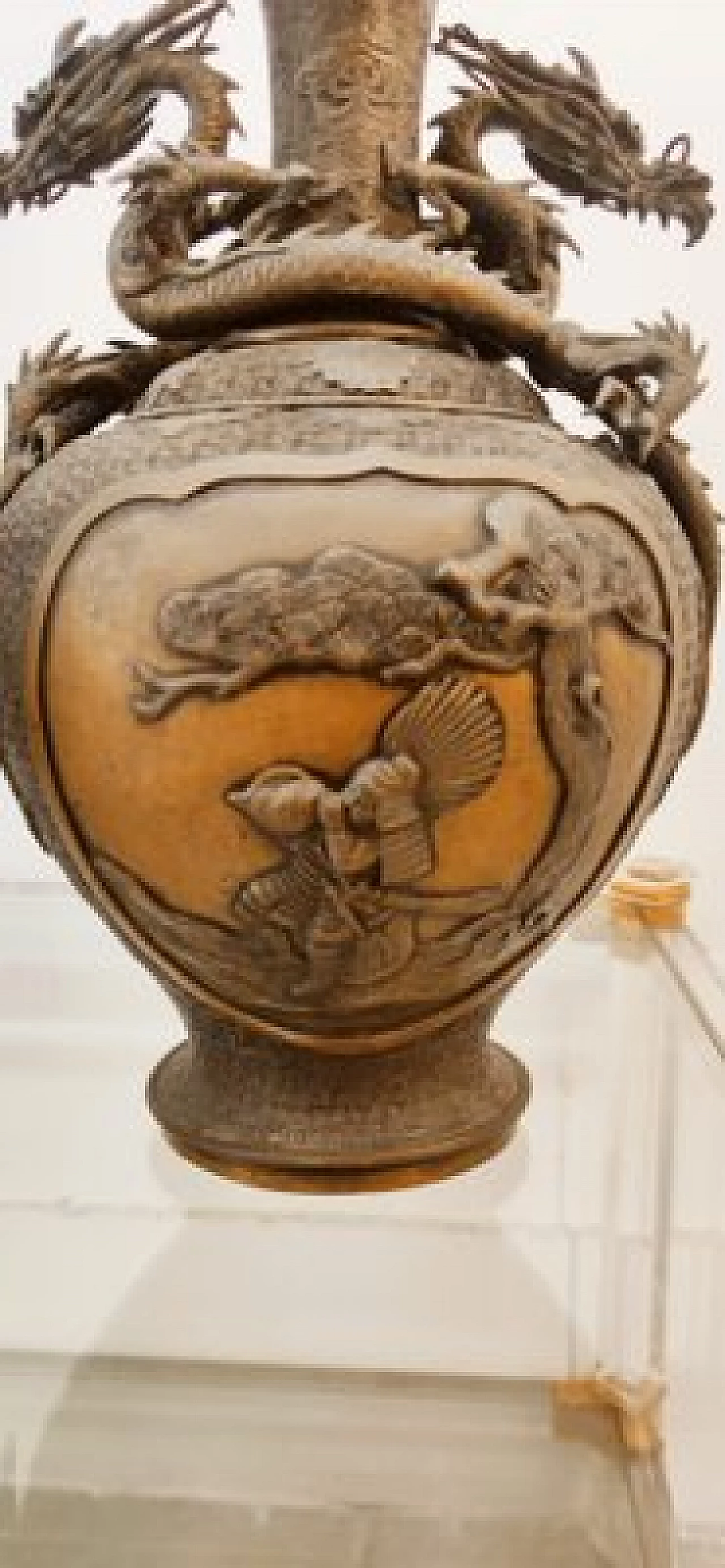 Coppia di vasi giapponesi in bronzo con draghi 14