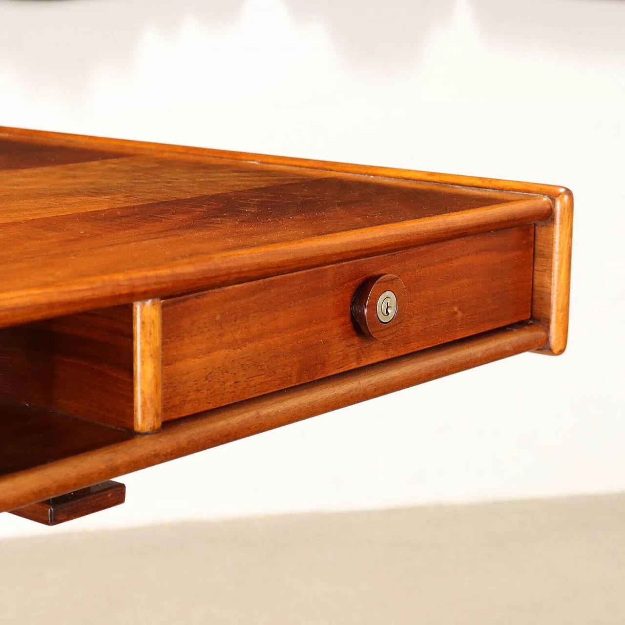 Walnut veneered desk 530 by Gianfranco Frattini for Bernini, 1960s 4