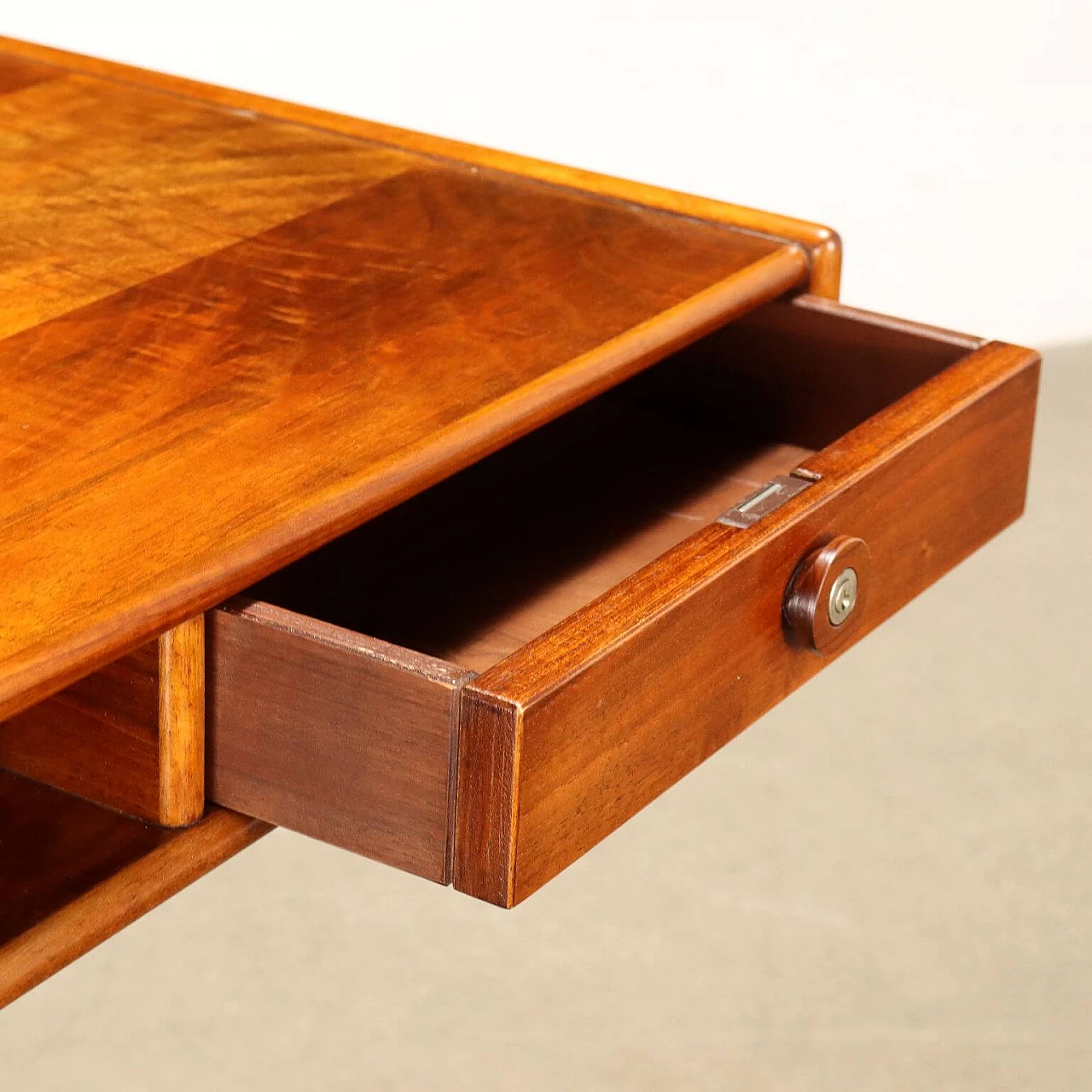 Walnut veneered desk 530 by Gianfranco Frattini for Bernini, 1960s 5