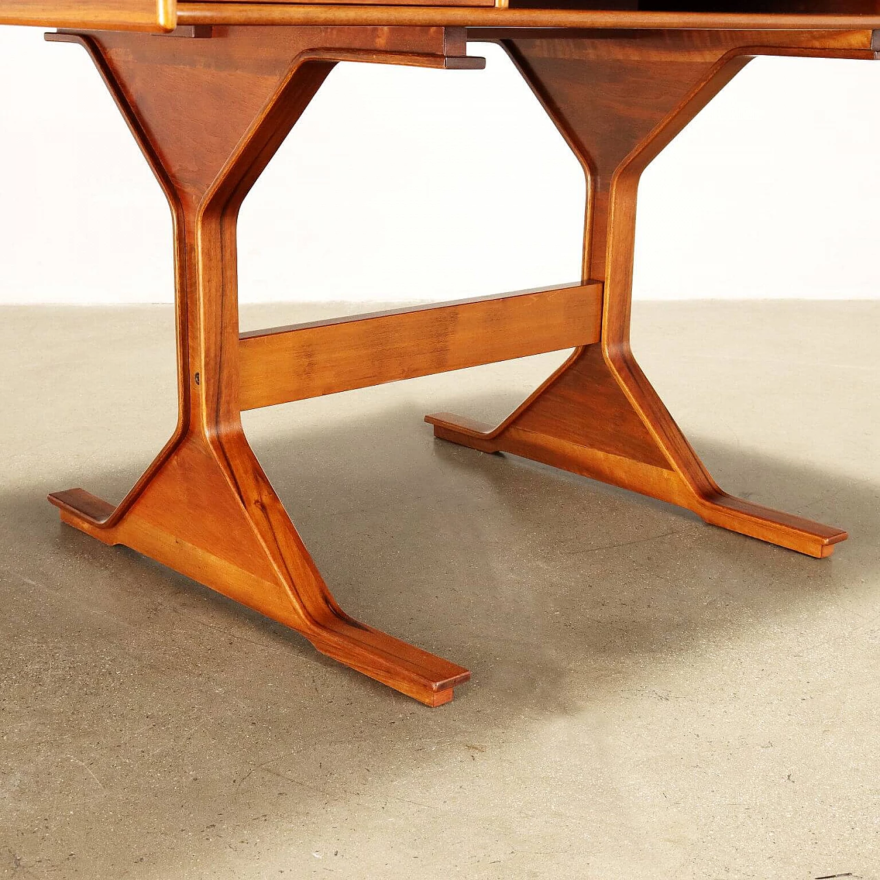 Walnut veneered desk 530 by Gianfranco Frattini for Bernini, 1960s 6