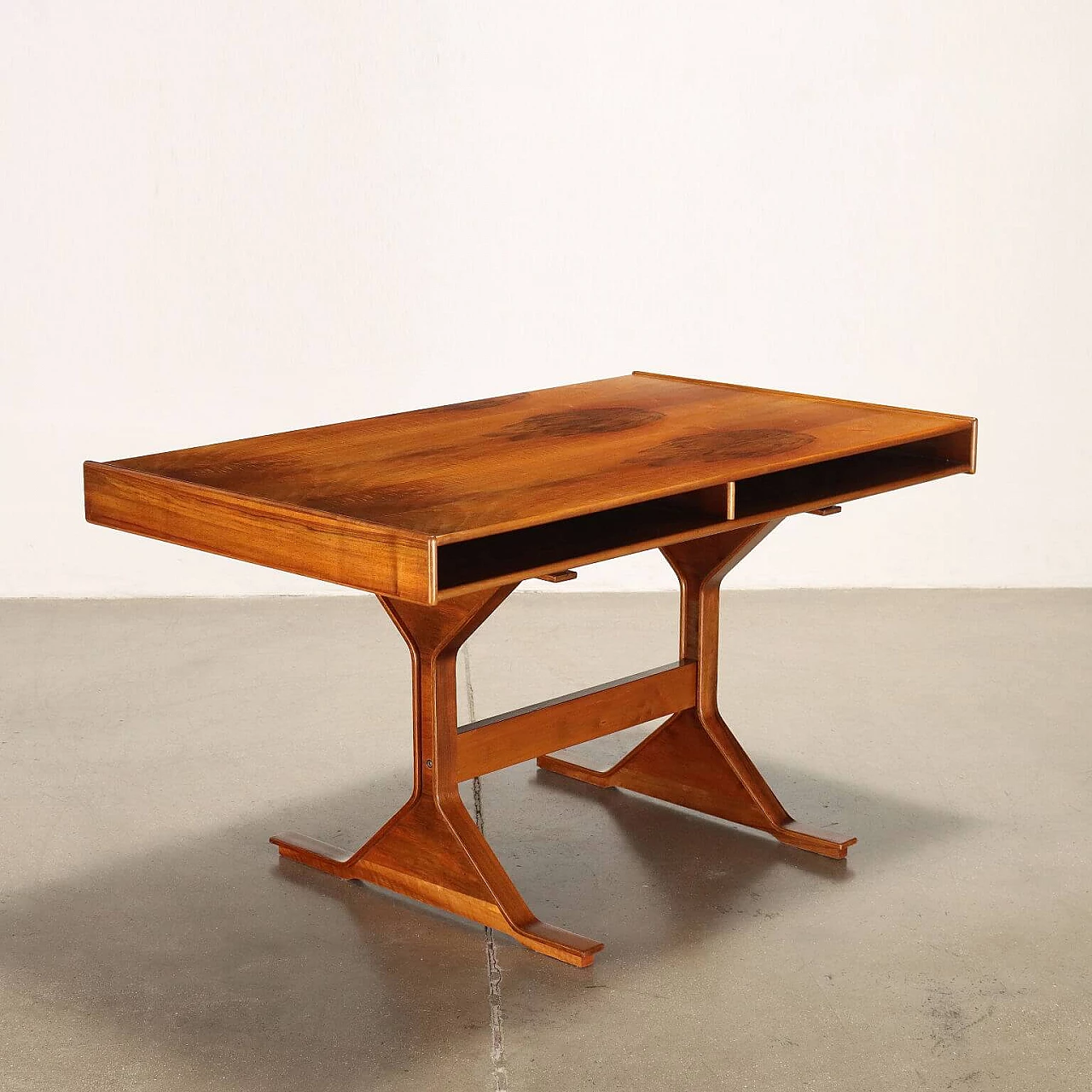 Walnut veneered desk 530 by Gianfranco Frattini for Bernini, 1960s 8