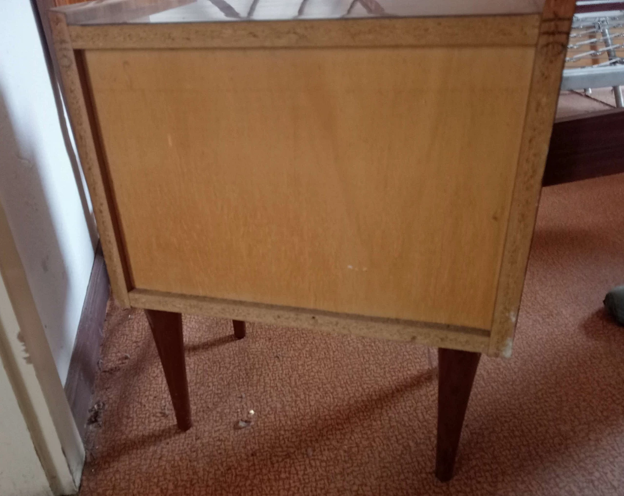 Coppia di letti singoli, coppia di comodini e armadio in legno impiallacciato, anni '50 2