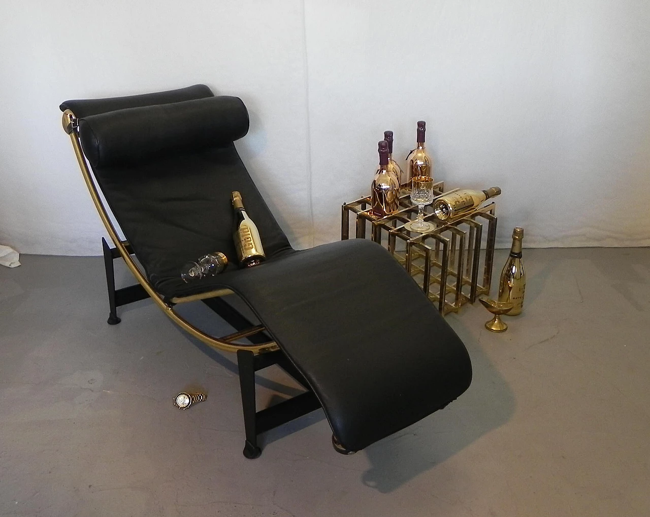Chaise longue stile Bauhaus in metallo dorato e pelle, anni '80 14
