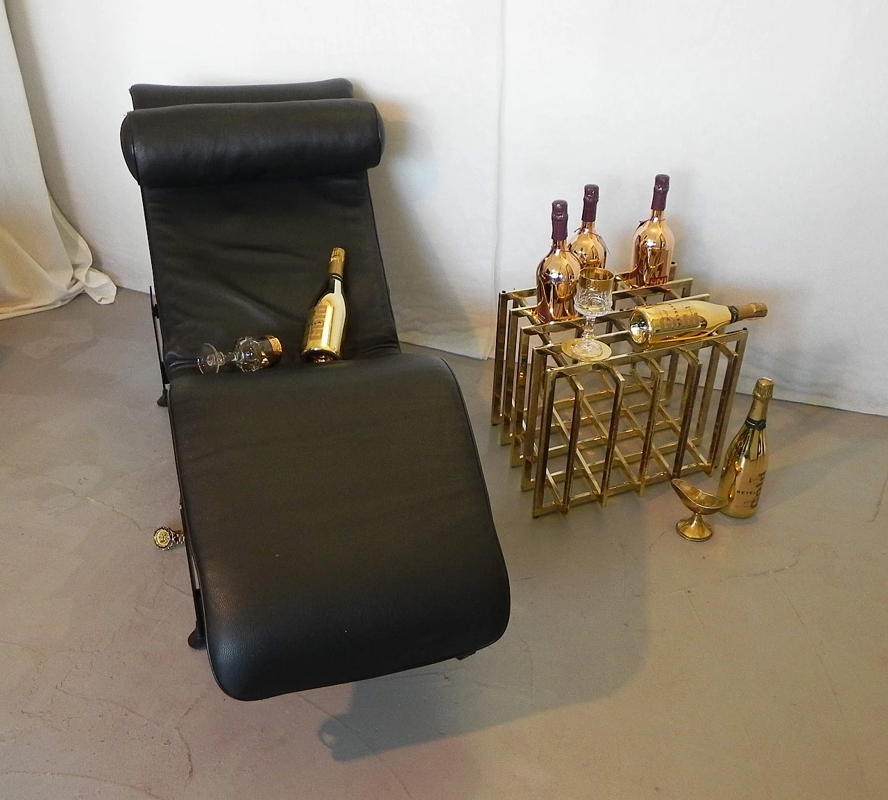 Chaise longue stile Bauhaus in metallo dorato e pelle, anni '80 15
