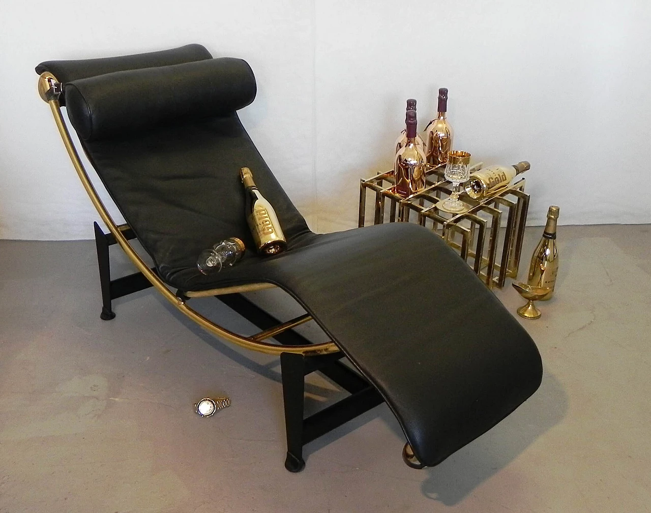 Chaise longue stile Bauhaus in metallo dorato e pelle, anni '80 17