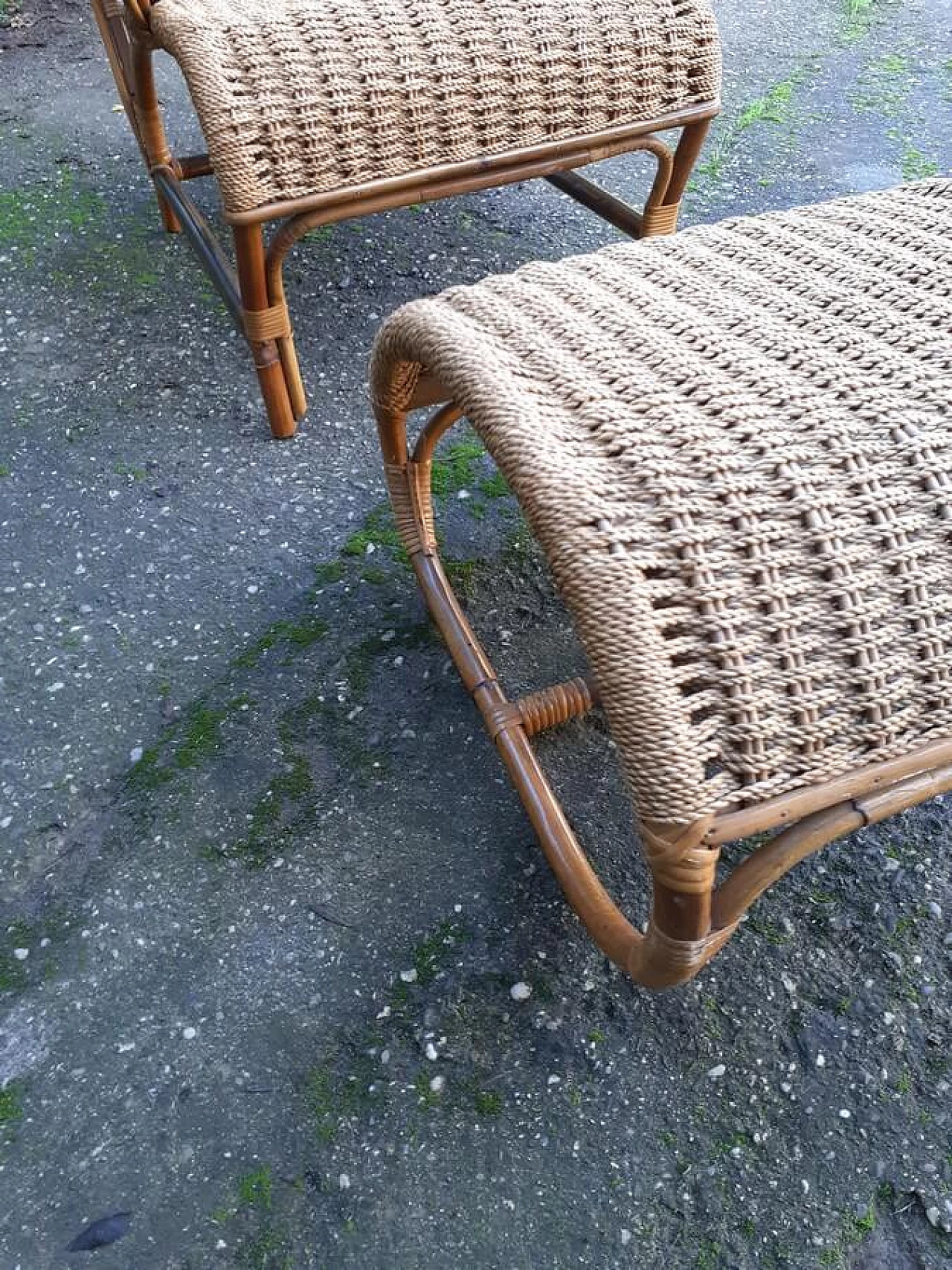 Poltrona con poggiapiedi in malacca e corda intrecciata con struttura in legno, anni '50 6
