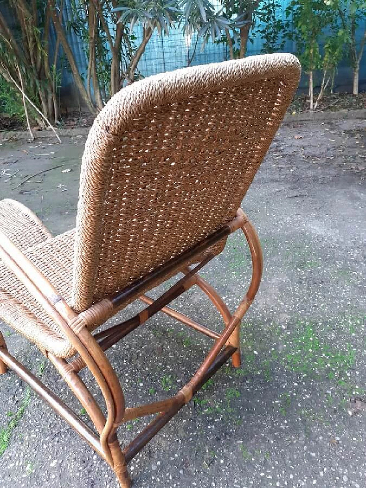 Poltrona con poggiapiedi in malacca e corda intrecciata con struttura in legno, anni '50 8