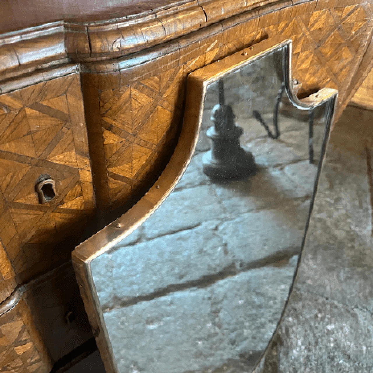 Specchio a scudo in ottone nello stile di Gio Ponti, anni '50 2