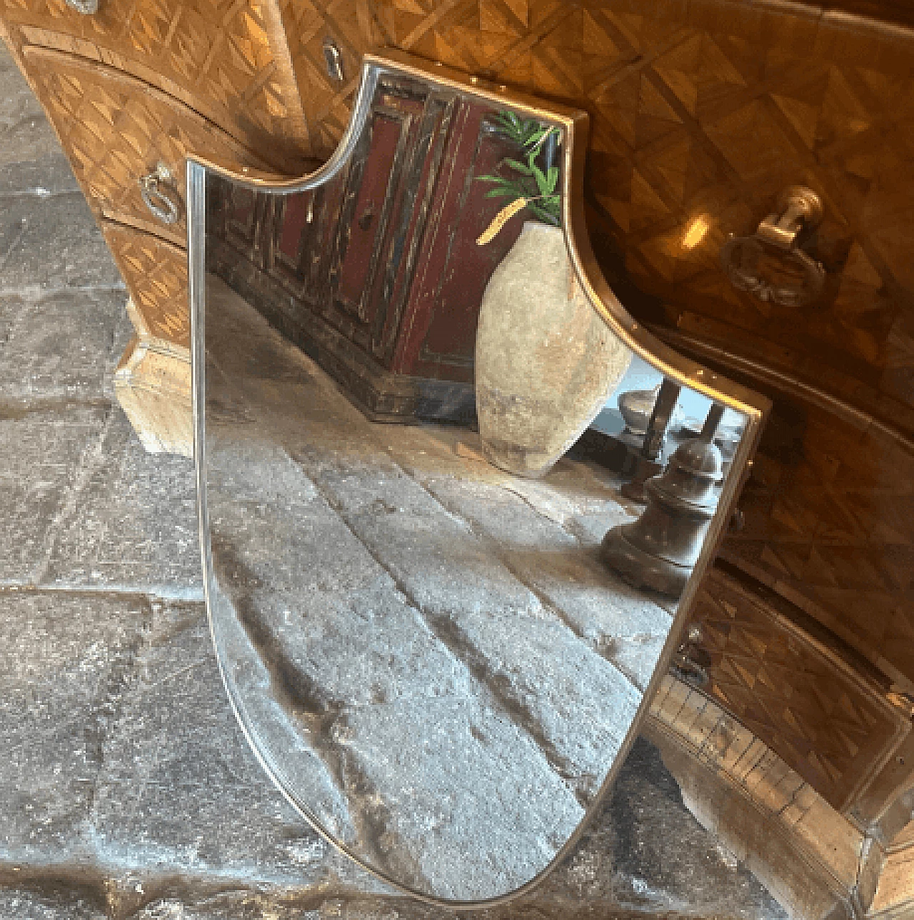 Specchio a scudo in ottone nello stile di Gio Ponti, anni '50 9