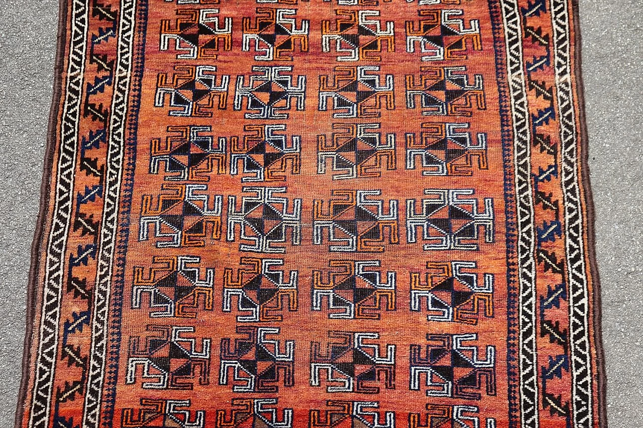 Tappeto Baluch in lana annodata a mano con disegno tribale geometrico, anni '30 3