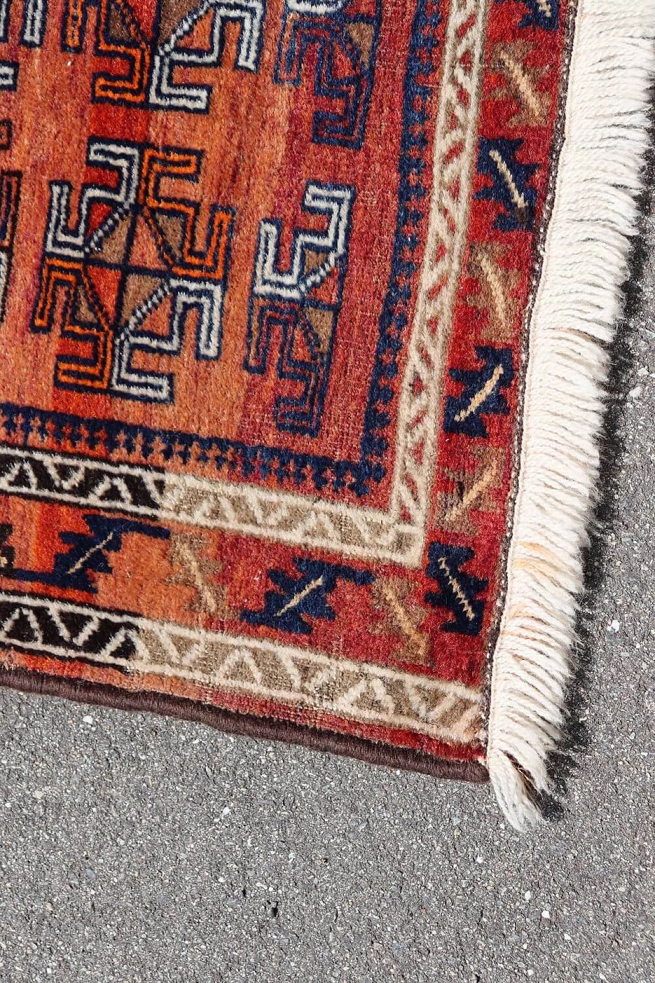 Tappeto Baluch in lana annodata a mano con disegno tribale geometrico, anni '30 5