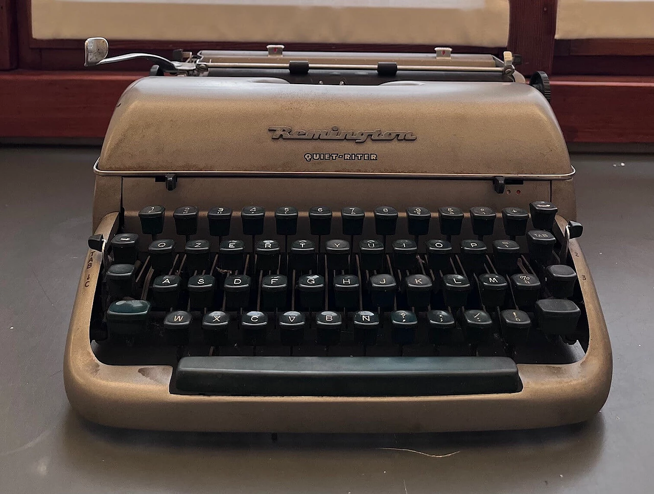 Remington Quiet-Riter typewriter, 1960s 2