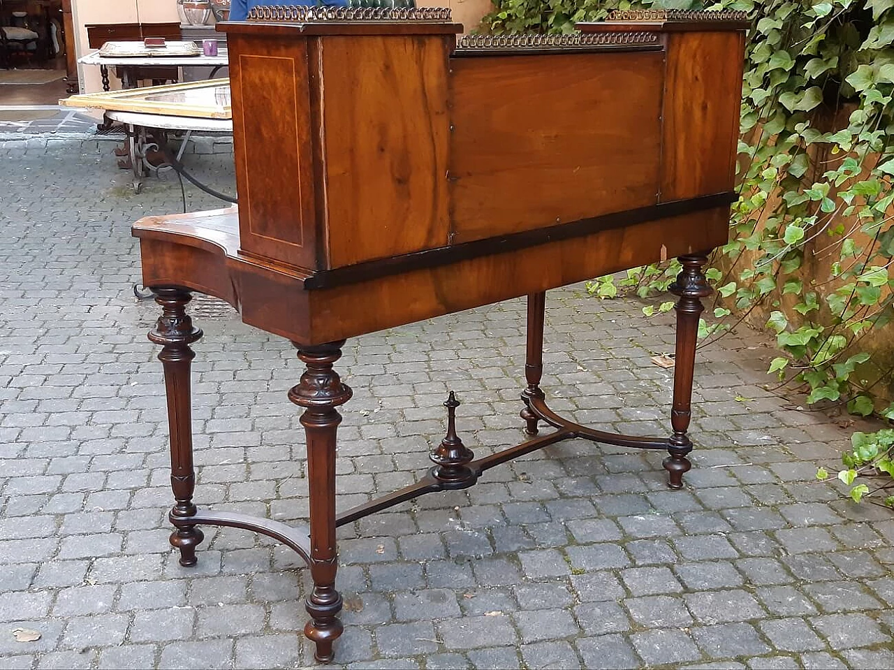 Lombard Napoleon III walnut-root writing desk with riser, 19th century 1