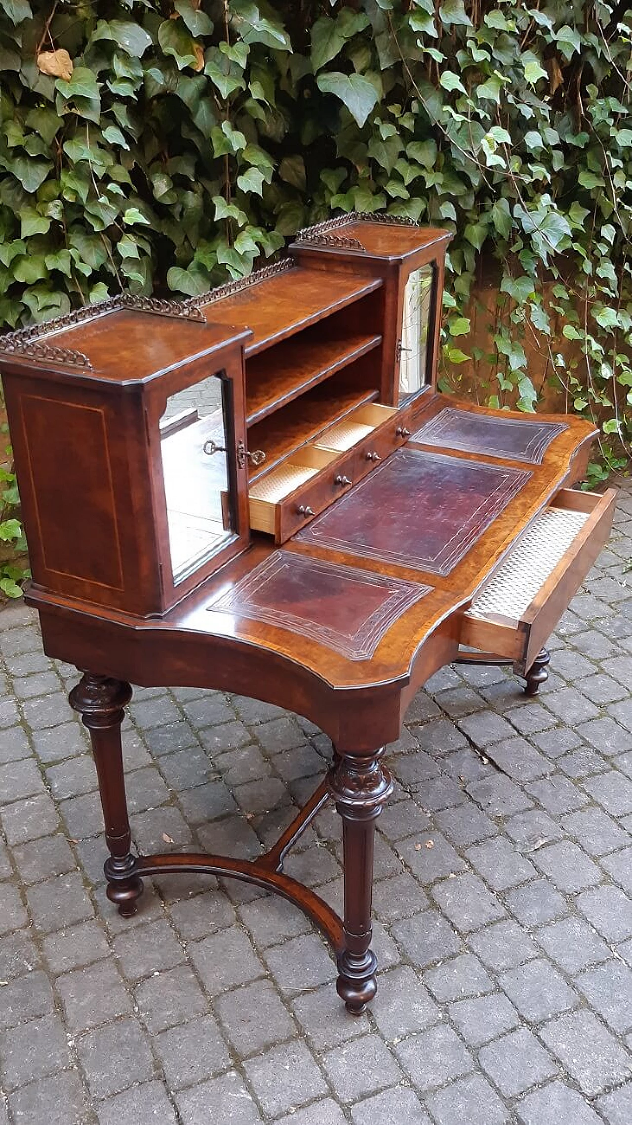 Lombard Napoleon III walnut-root writing desk with riser, 19th century 4