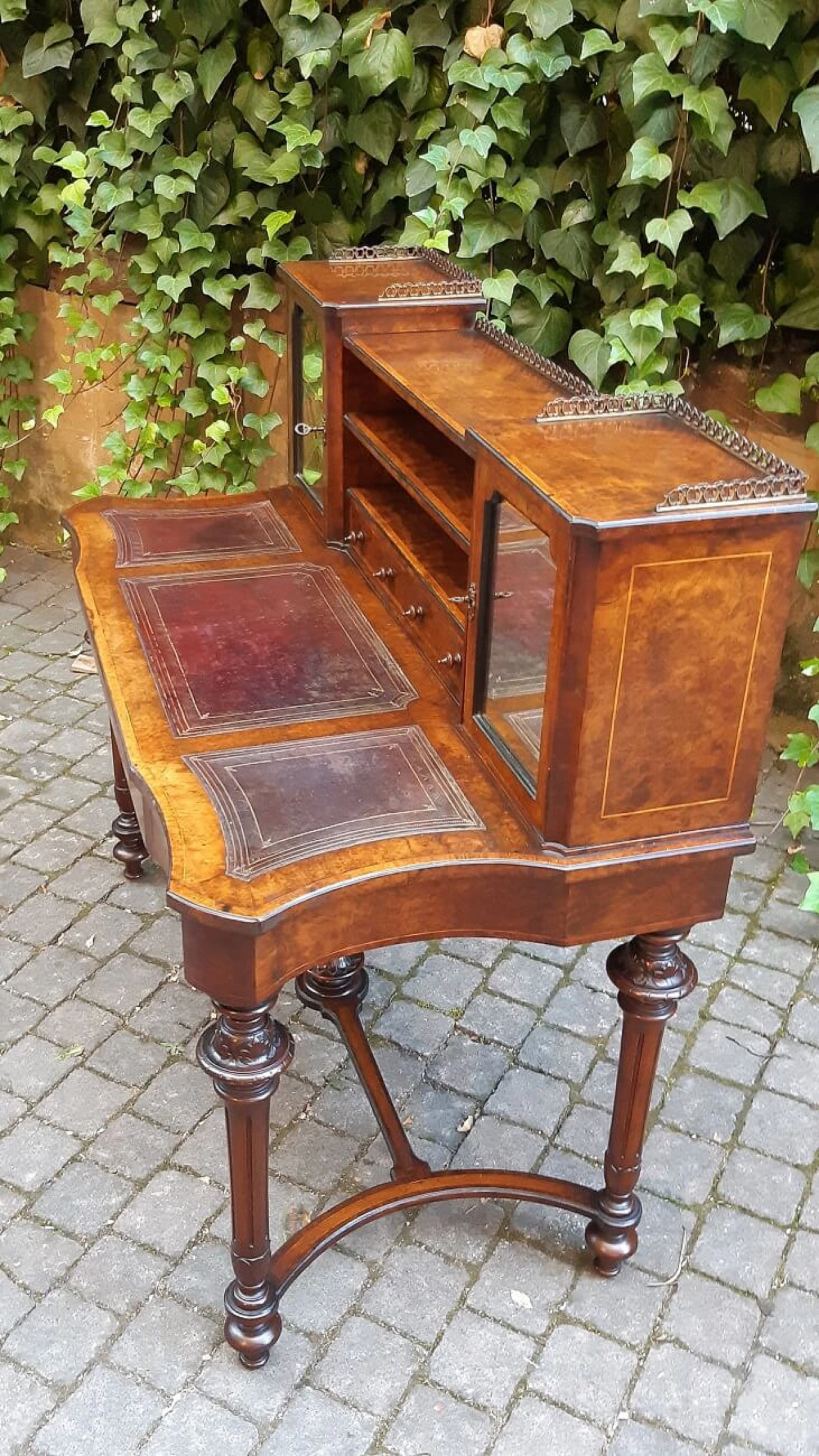 Lombard Napoleon III walnut-root writing desk with riser, 19th century 8