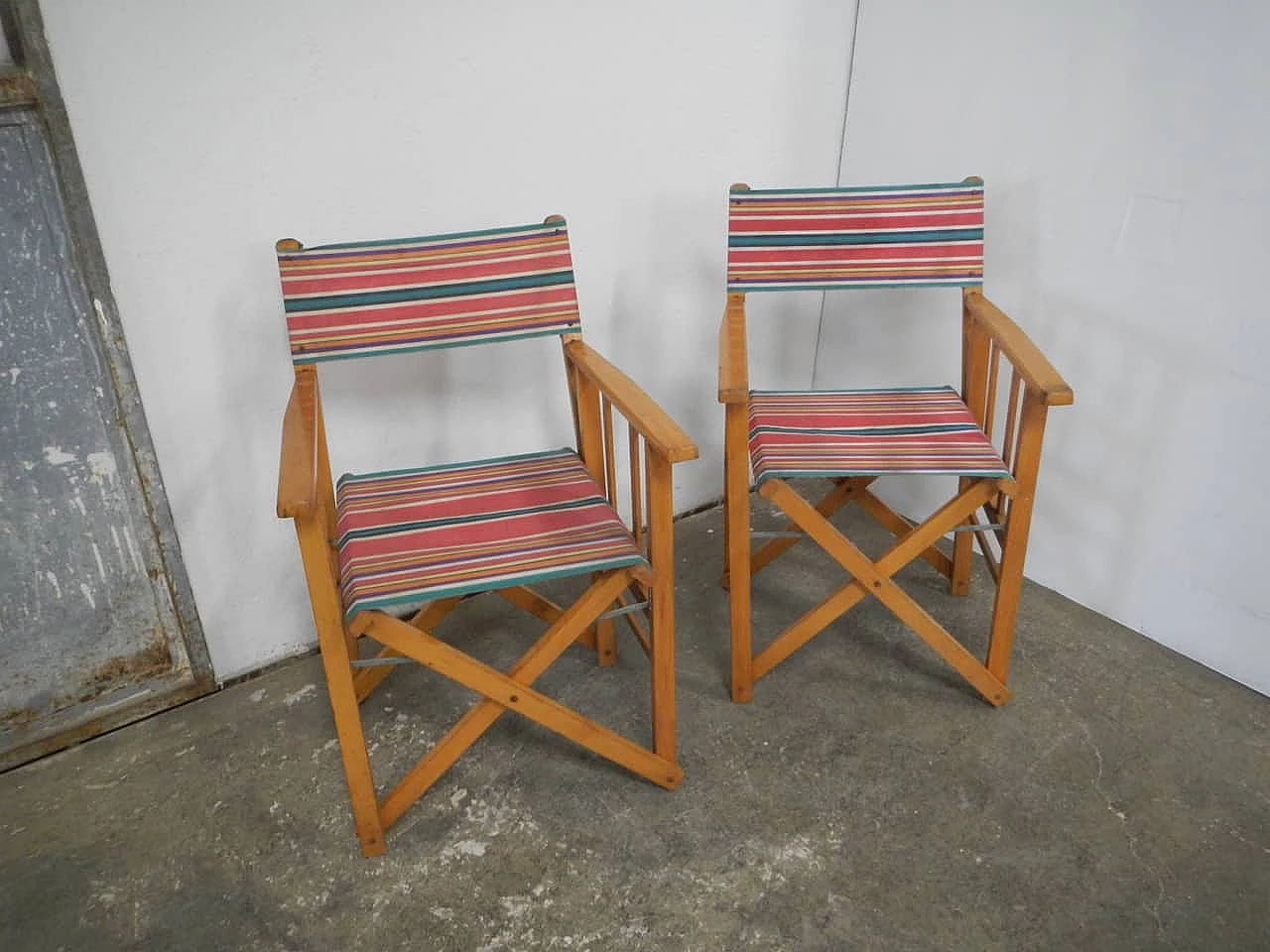 Coppia di sedie pieghevoli in abete e stoffa plastificata, anni '70 1