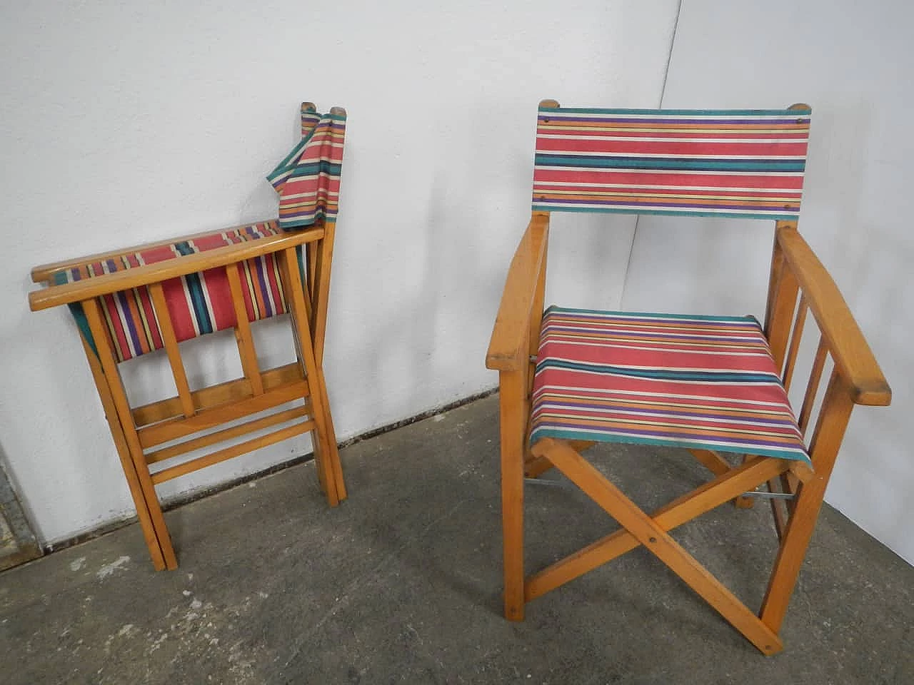 Coppia di sedie pieghevoli in abete e stoffa plastificata, anni '70 5
