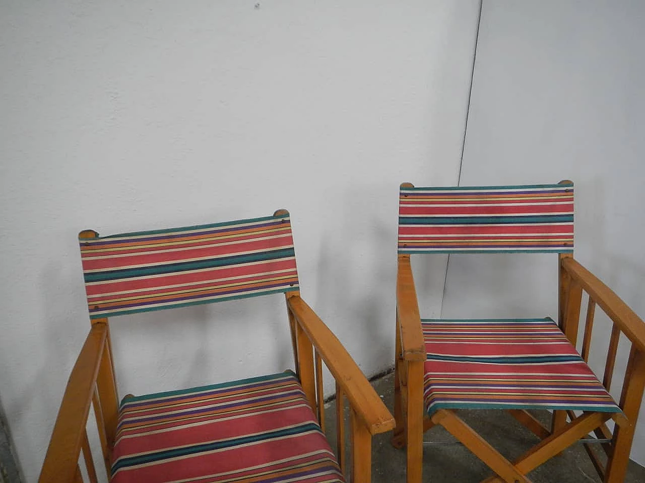 Coppia di sedie pieghevoli in abete e stoffa plastificata, anni '70 7