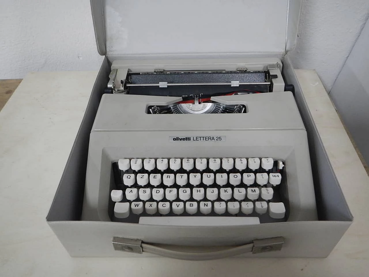 Macchina da scrivere 25 di Bellini per Olivetti, 1974 1