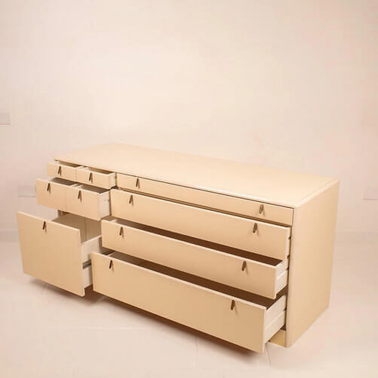 Hennè chest of drawers in ivory lacquered wood by George Coslin for Longato, 1970s 5
