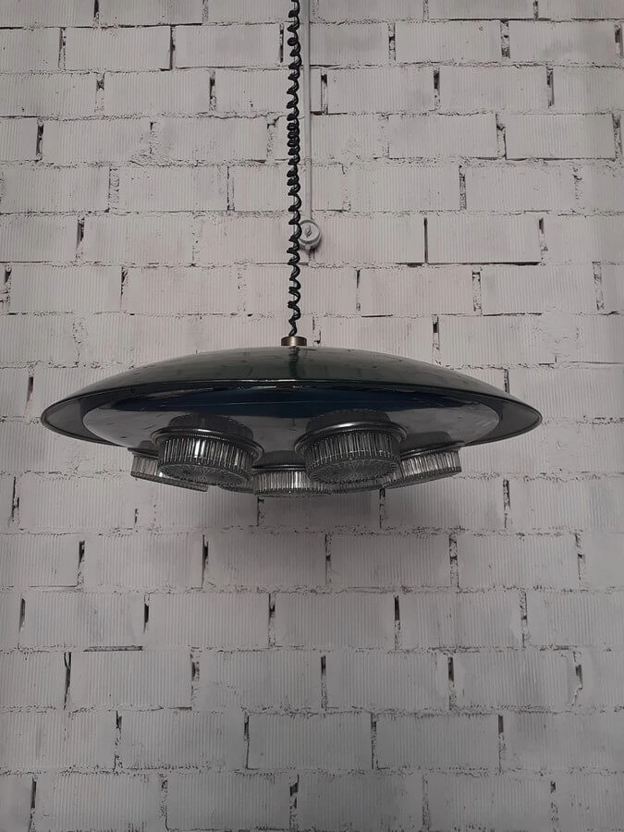 Lampadario a sospensione in ferro verniciato a sette luci, anni '60 1