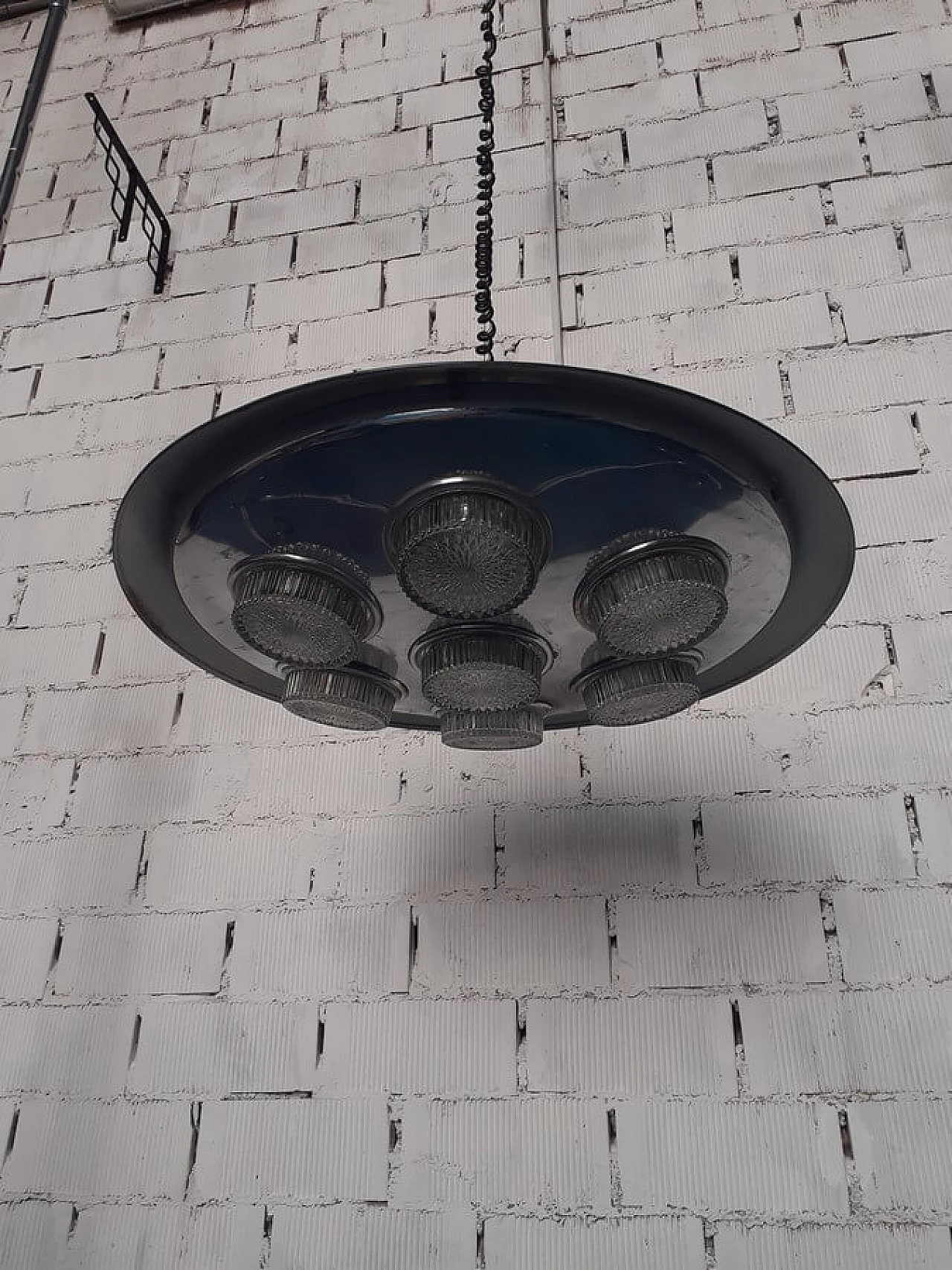 Lampadario a sospensione in ferro verniciato a sette luci, anni '60 2