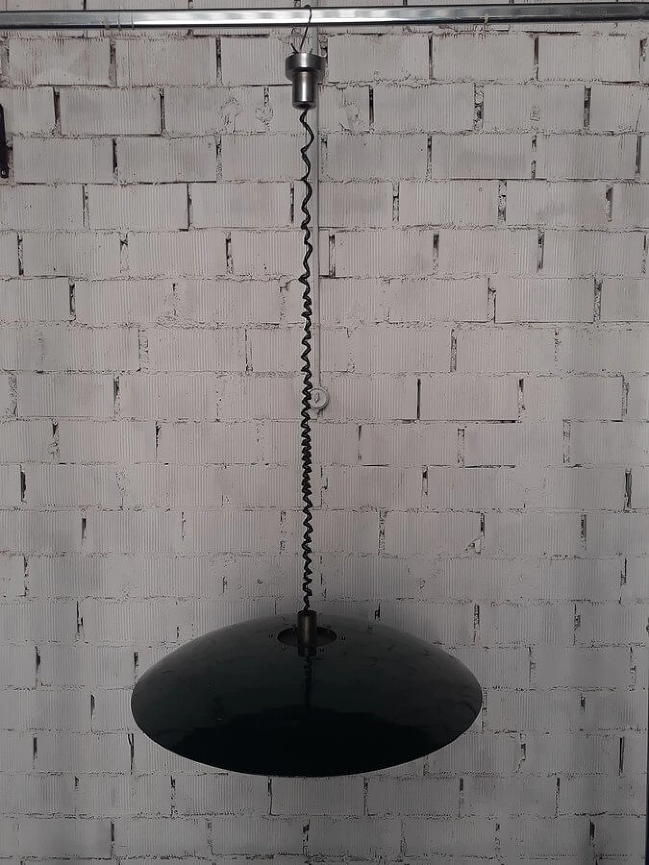 Lampadario a sospensione in ferro verniciato a sette luci, anni '60 6