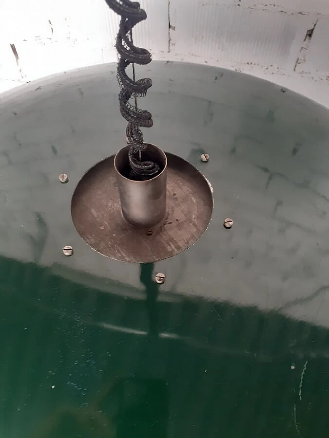 Lampadario a sospensione in ferro verniciato a sette luci, anni '60 8