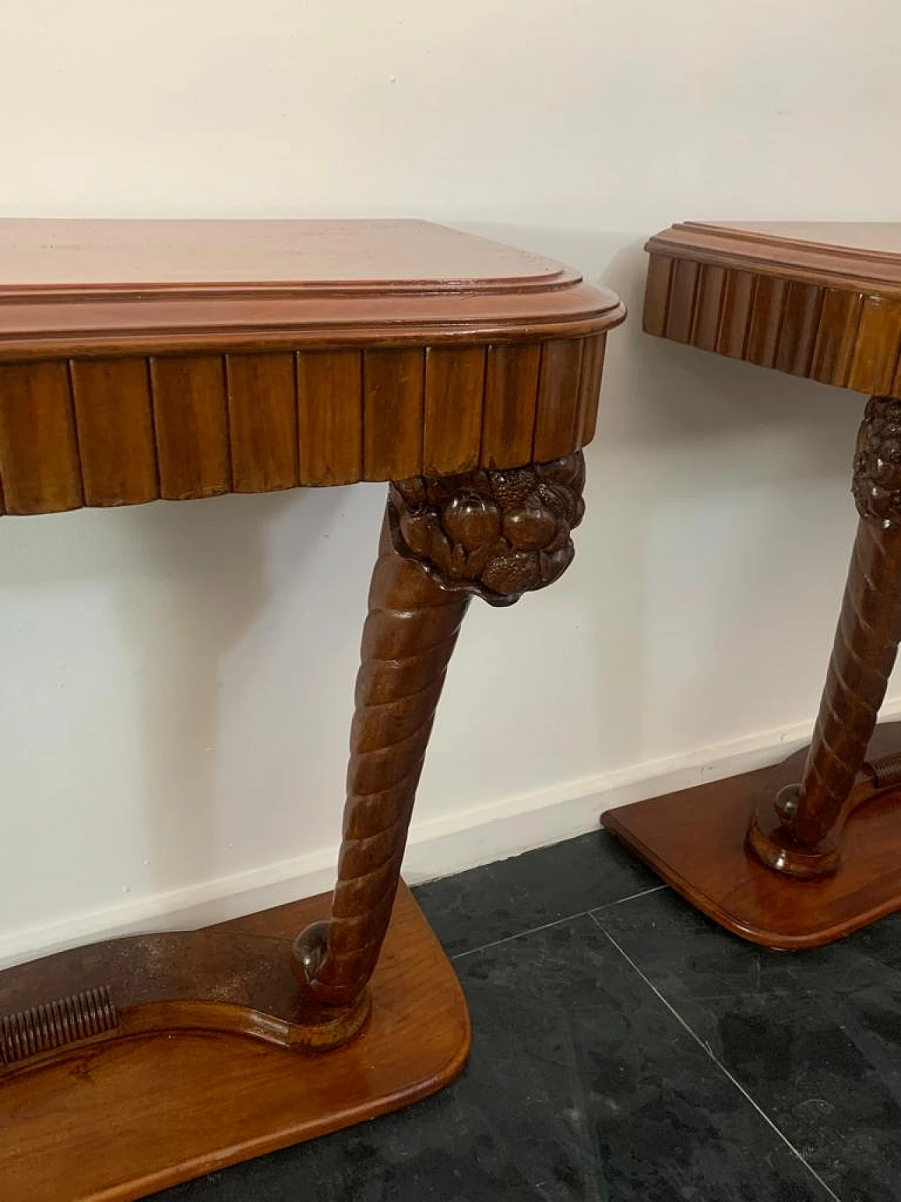 Pair of Art Deco console tables with cornucopia-shaped pilasters, 1930s 4
