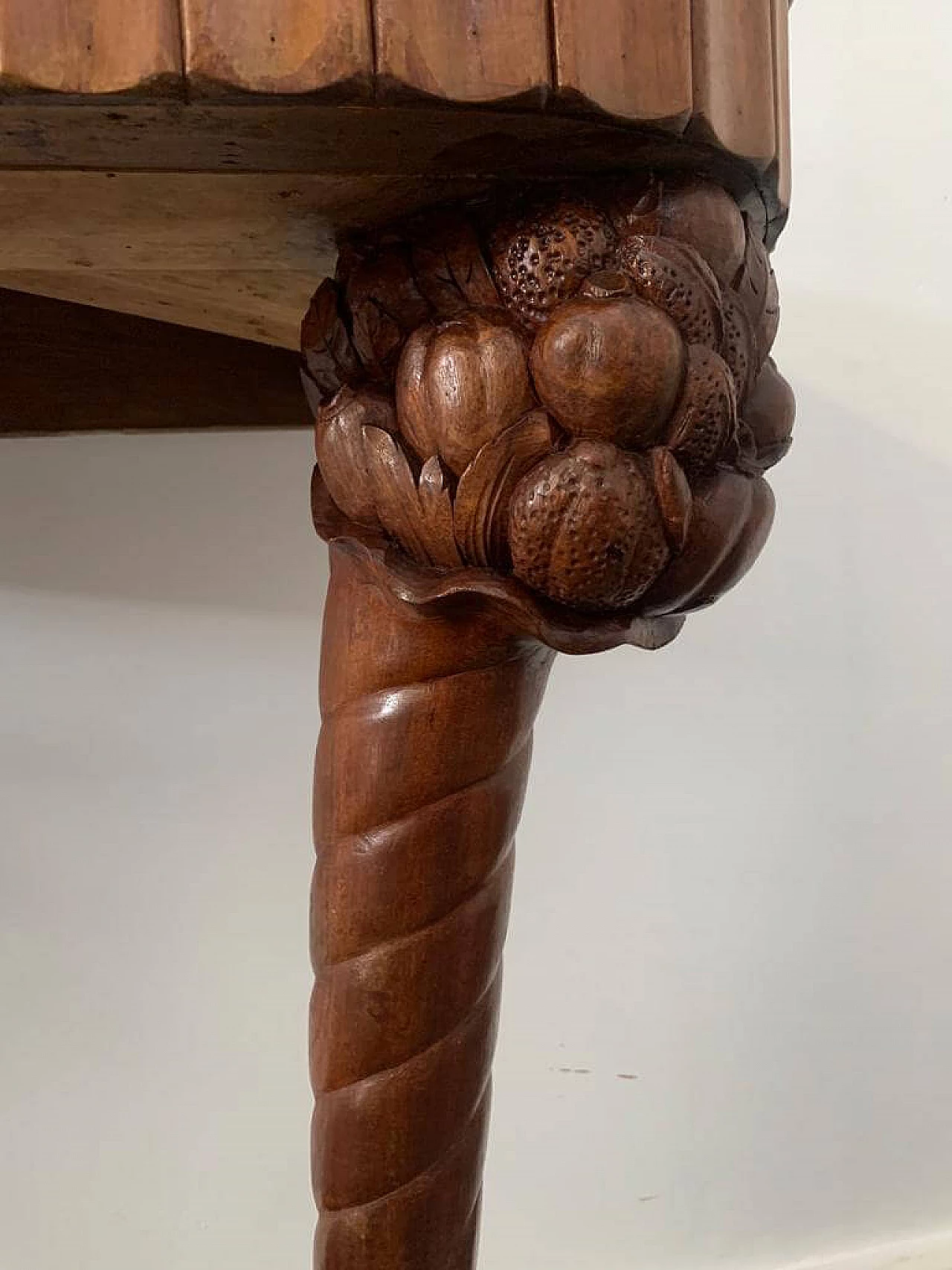 Pair of Art Deco console tables with cornucopia-shaped pilasters, 1930s 12