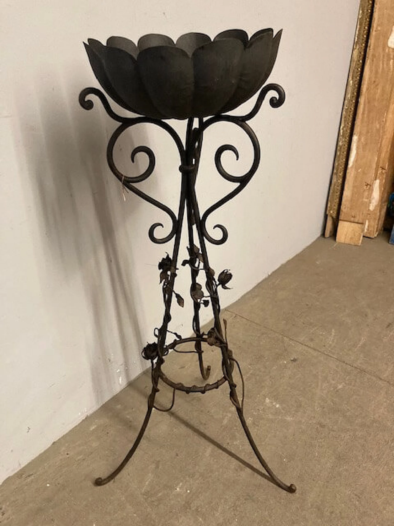 Wrought iron flower stand with roses, 1930s 1