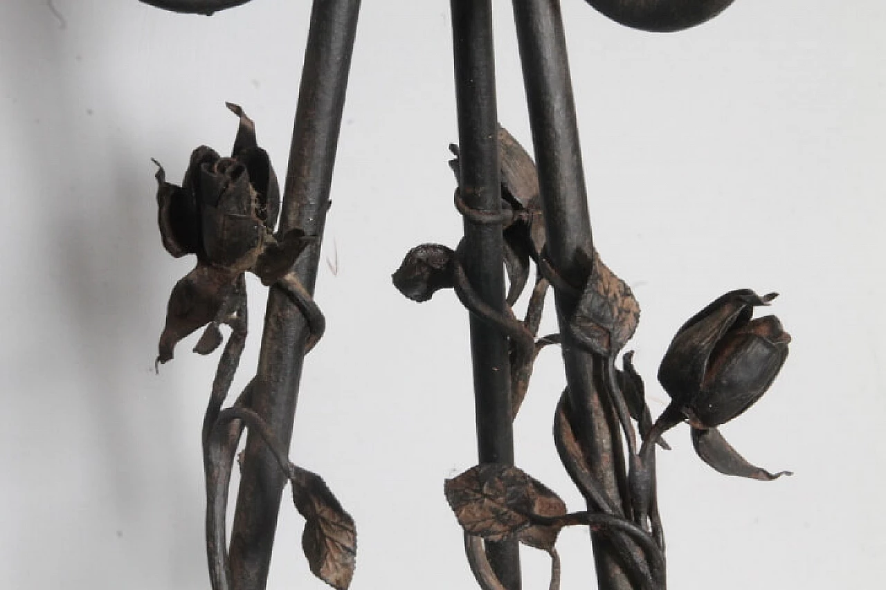 Alzatina fioriera in ferro battuto con rose, anni '30 5