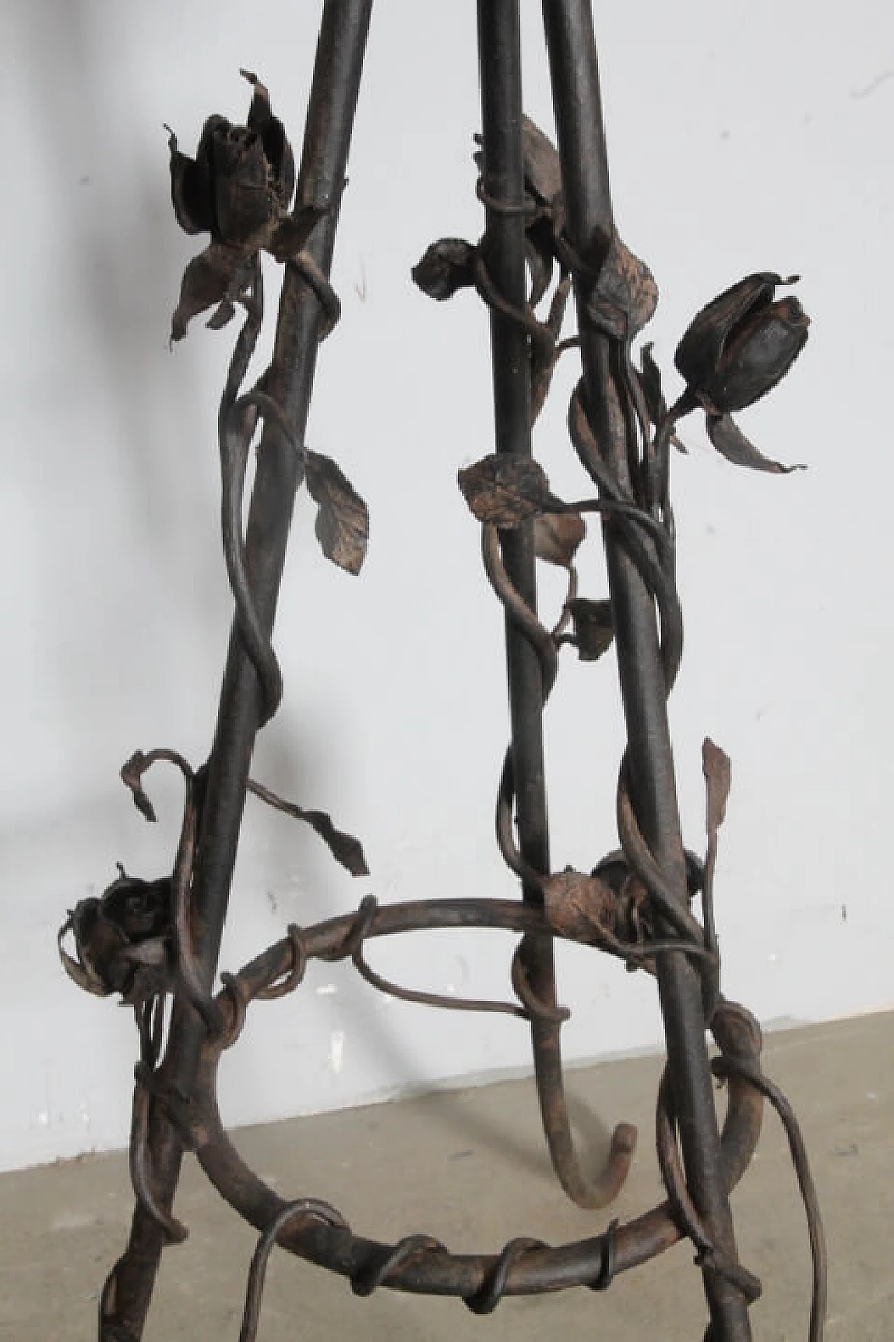 Wrought iron flower stand with roses, 1930s 7