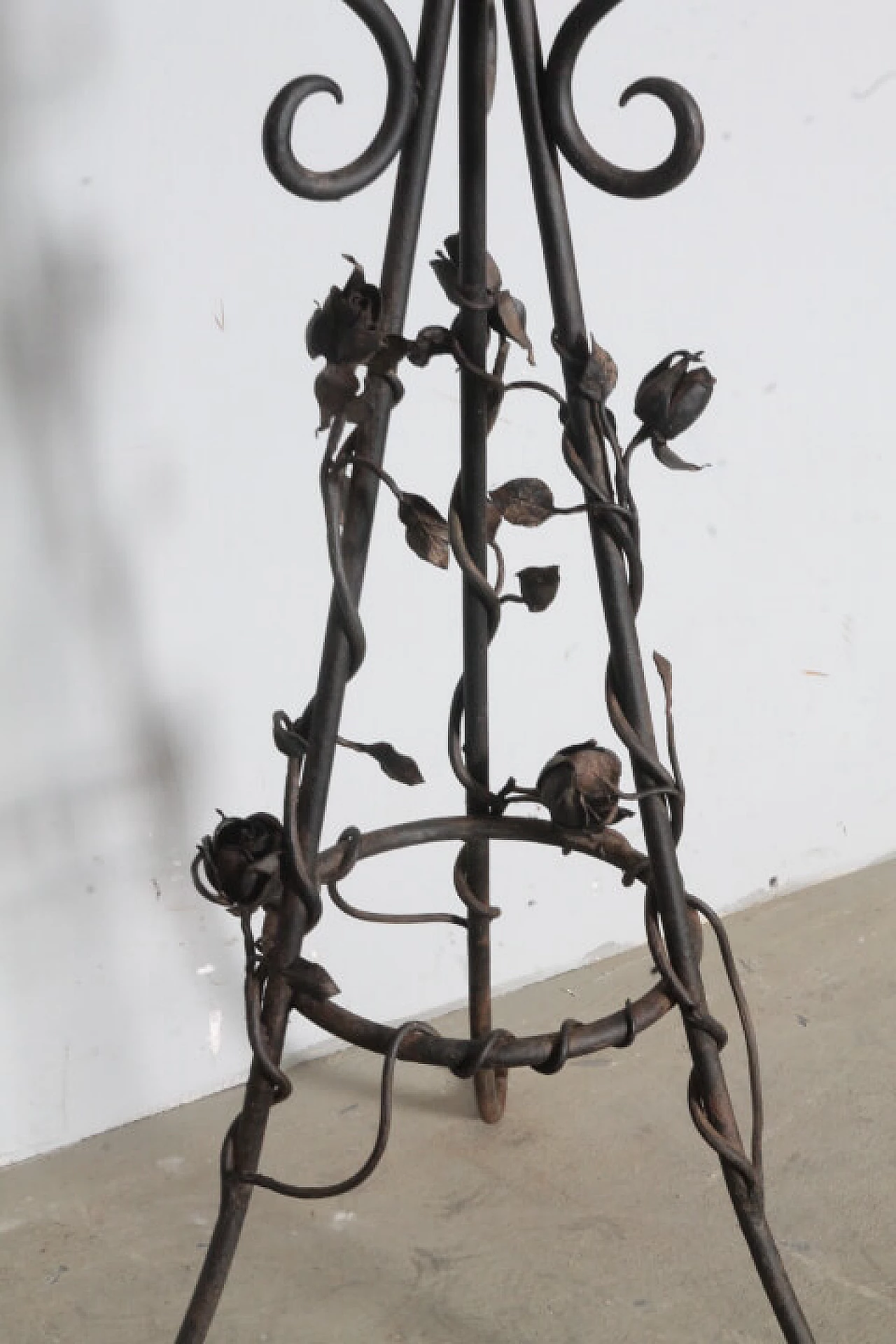 Wrought iron flower stand with roses, 1930s 10