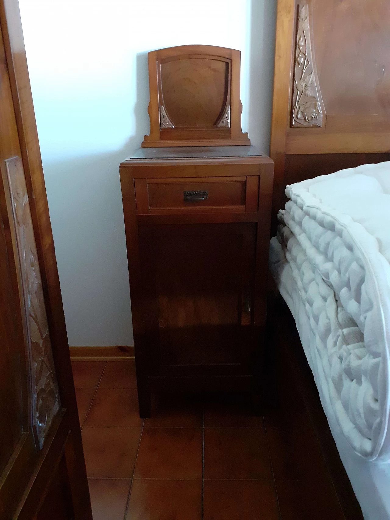 Complete bedroom in walnut and marble, 1920s 3