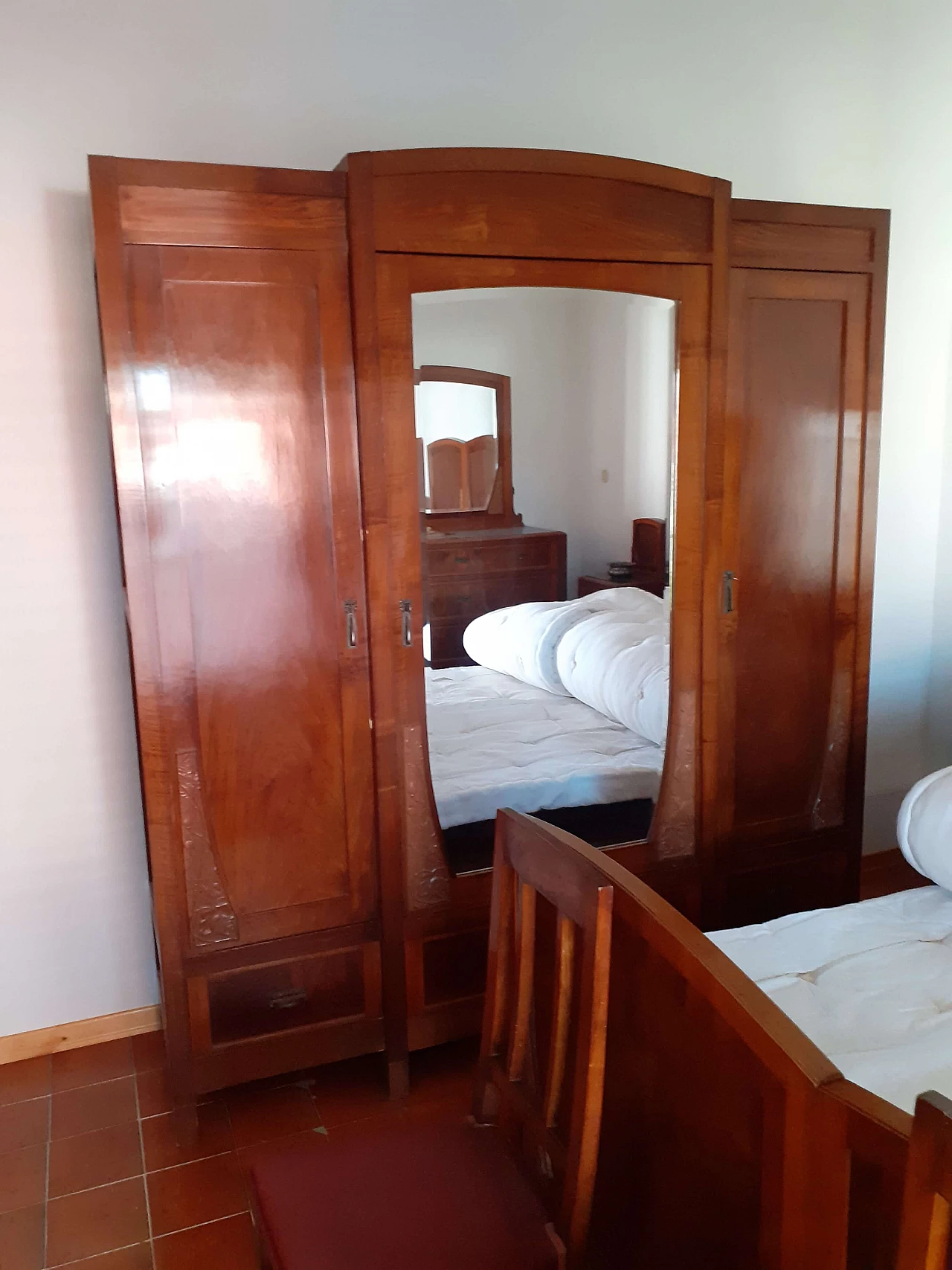 Complete bedroom in walnut and marble, 1920s 4