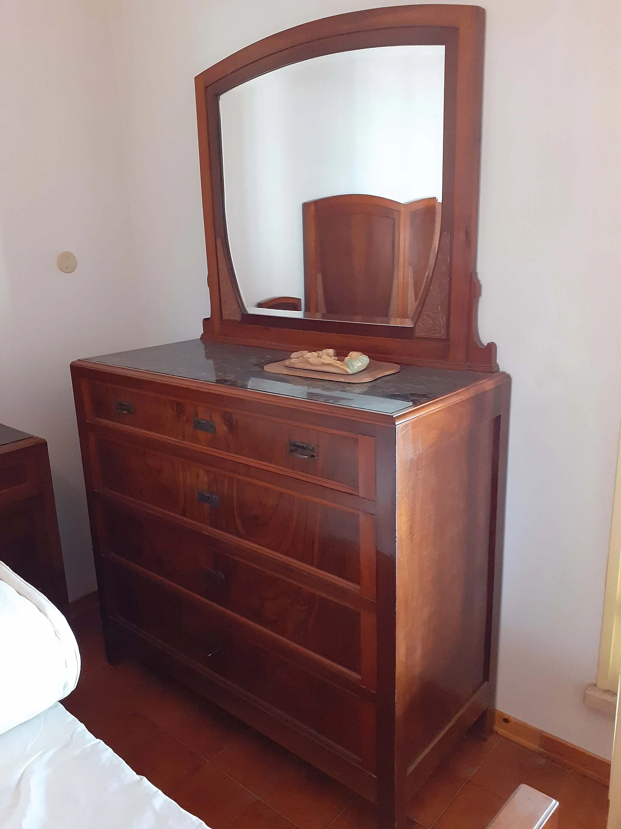 Complete bedroom in walnut and marble, 1920s 7