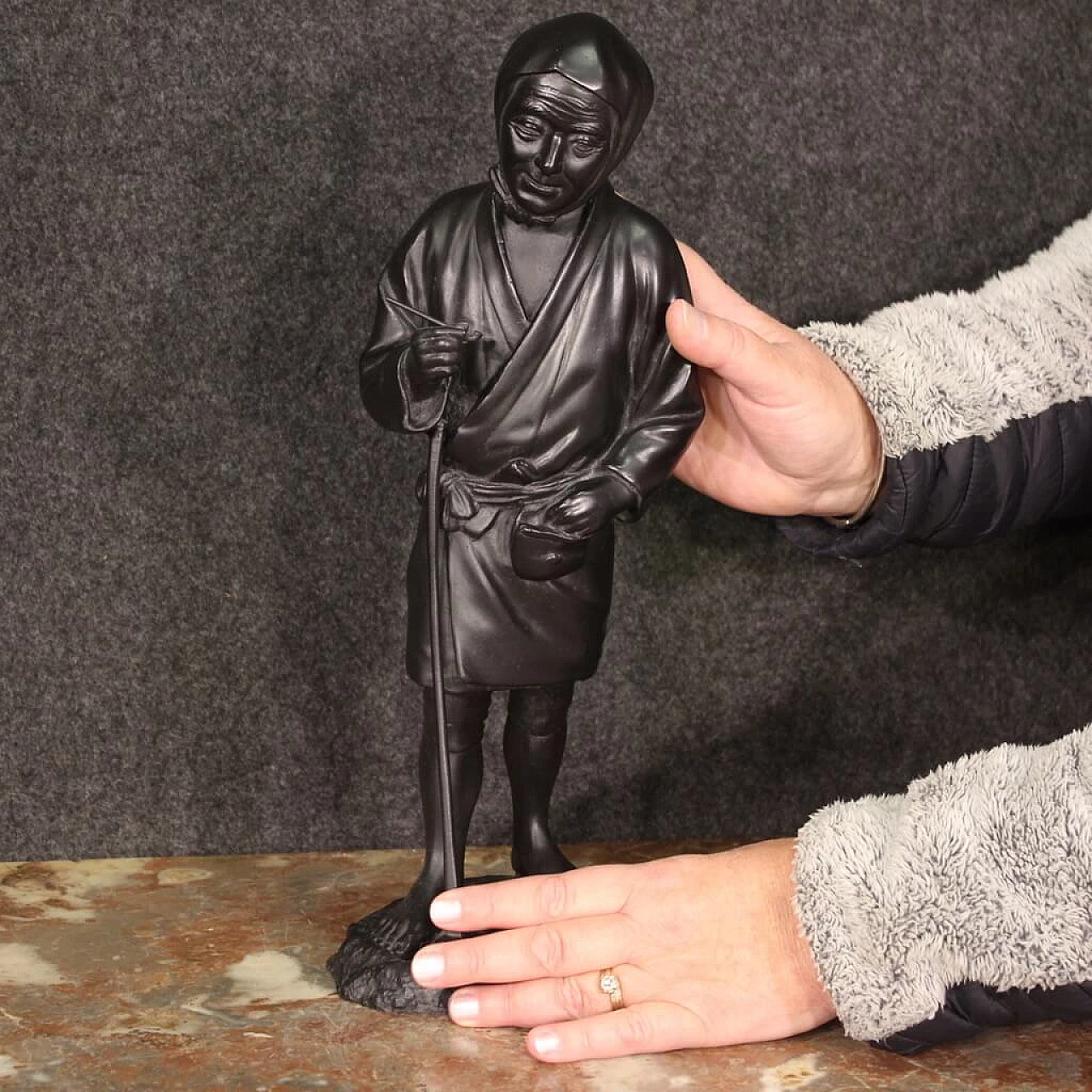 Oriental sculpture in chiselled bronze depicting a peasant, 1960s 3