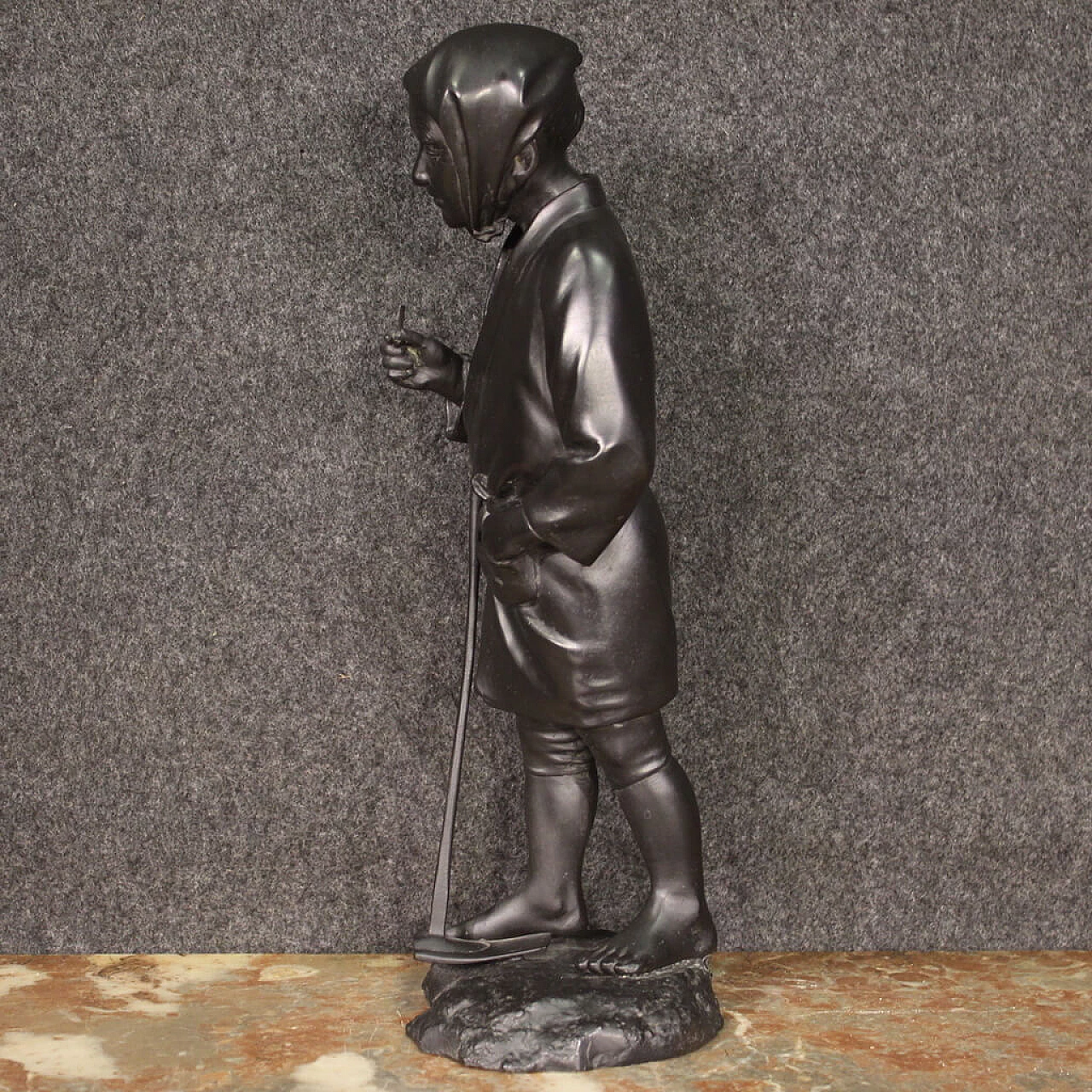 Oriental sculpture in chiselled bronze depicting a peasant, 1960s 7
