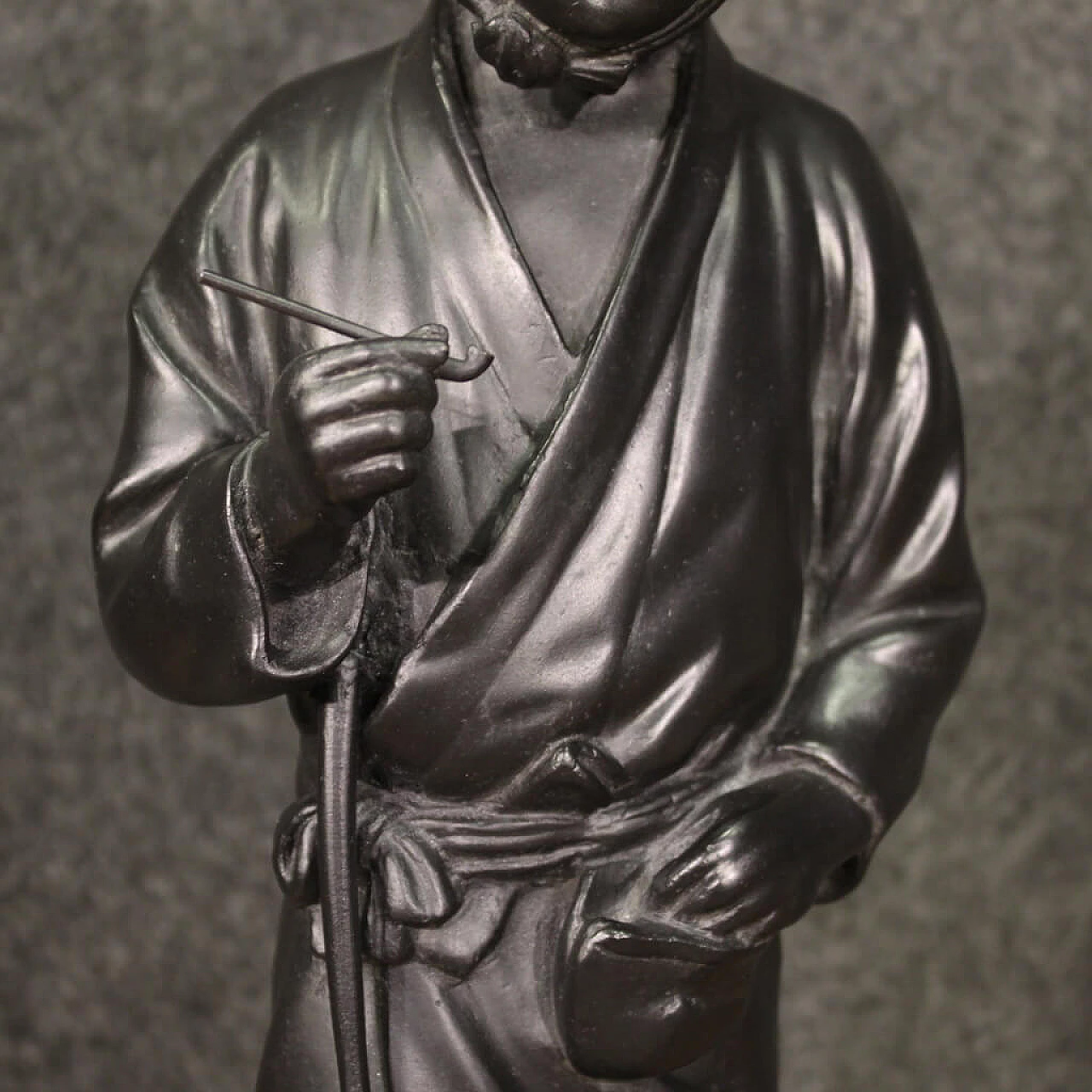 Oriental sculpture in chiselled bronze depicting a peasant, 1960s 10