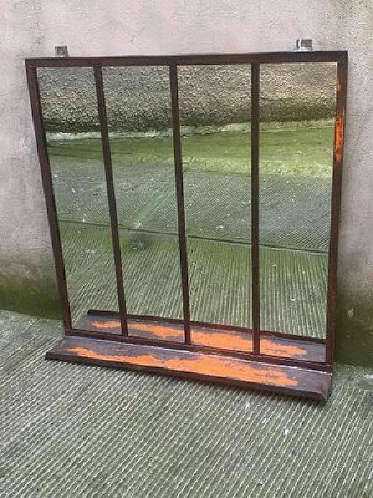 Specchio industriale in ferro, anni '50 1